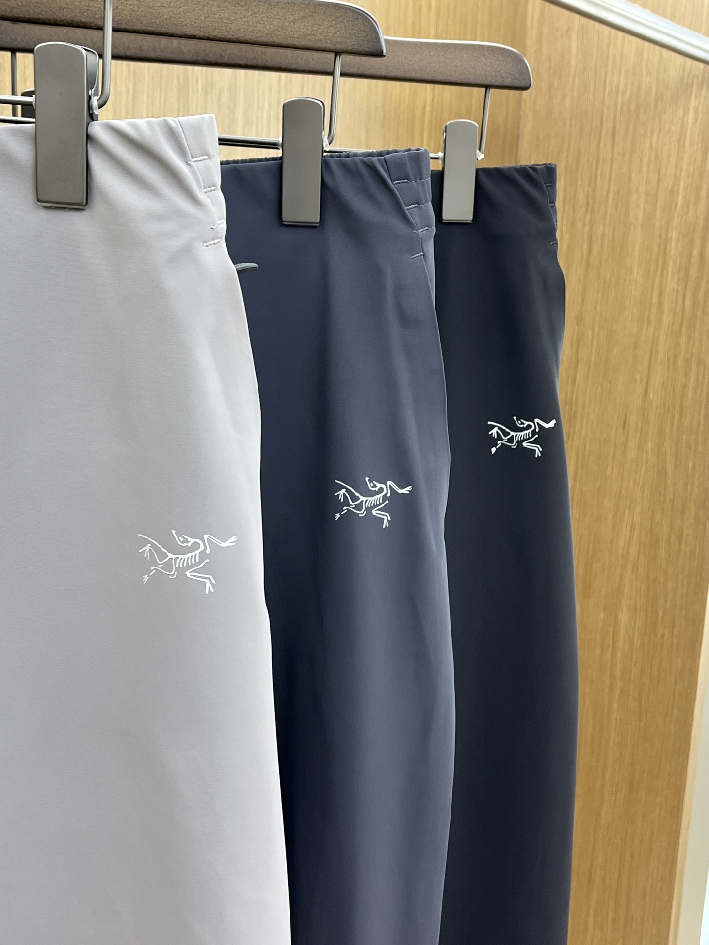 秋冬 ARC'TERYX始祖鸟最新秋冬款户外冲锋！高端商务系列软壳裤、耐磨、防风防水!一款封神之作的男士