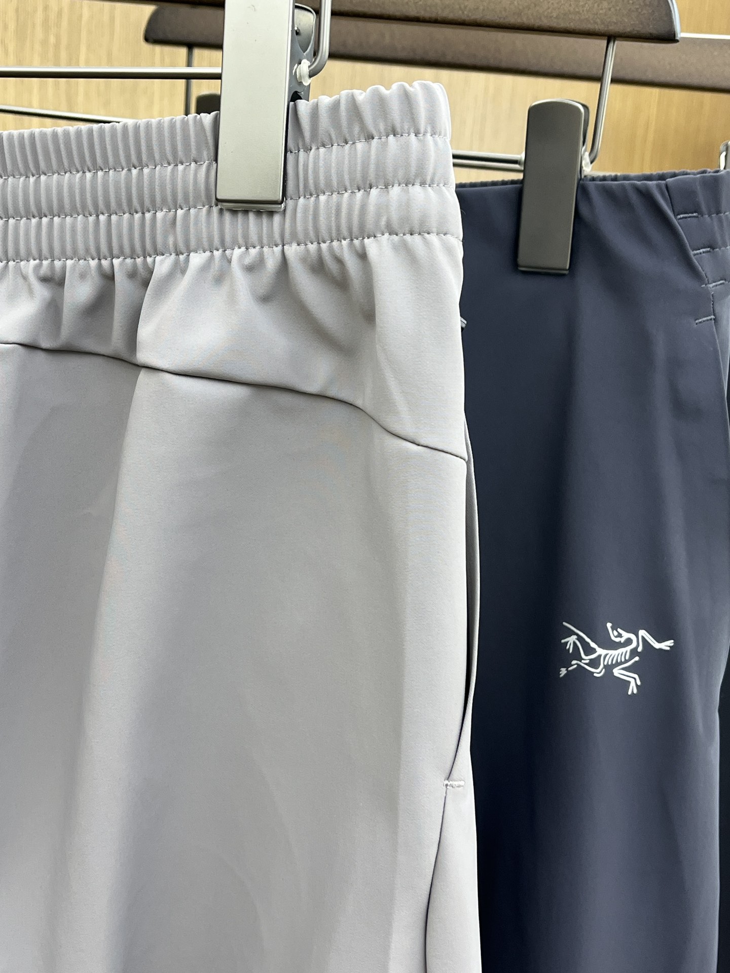 秋冬 ARC'TERYX始祖鸟最新秋冬款户外冲锋！高端商务系列软壳裤、耐磨、防风防水!一款封神之作的男士