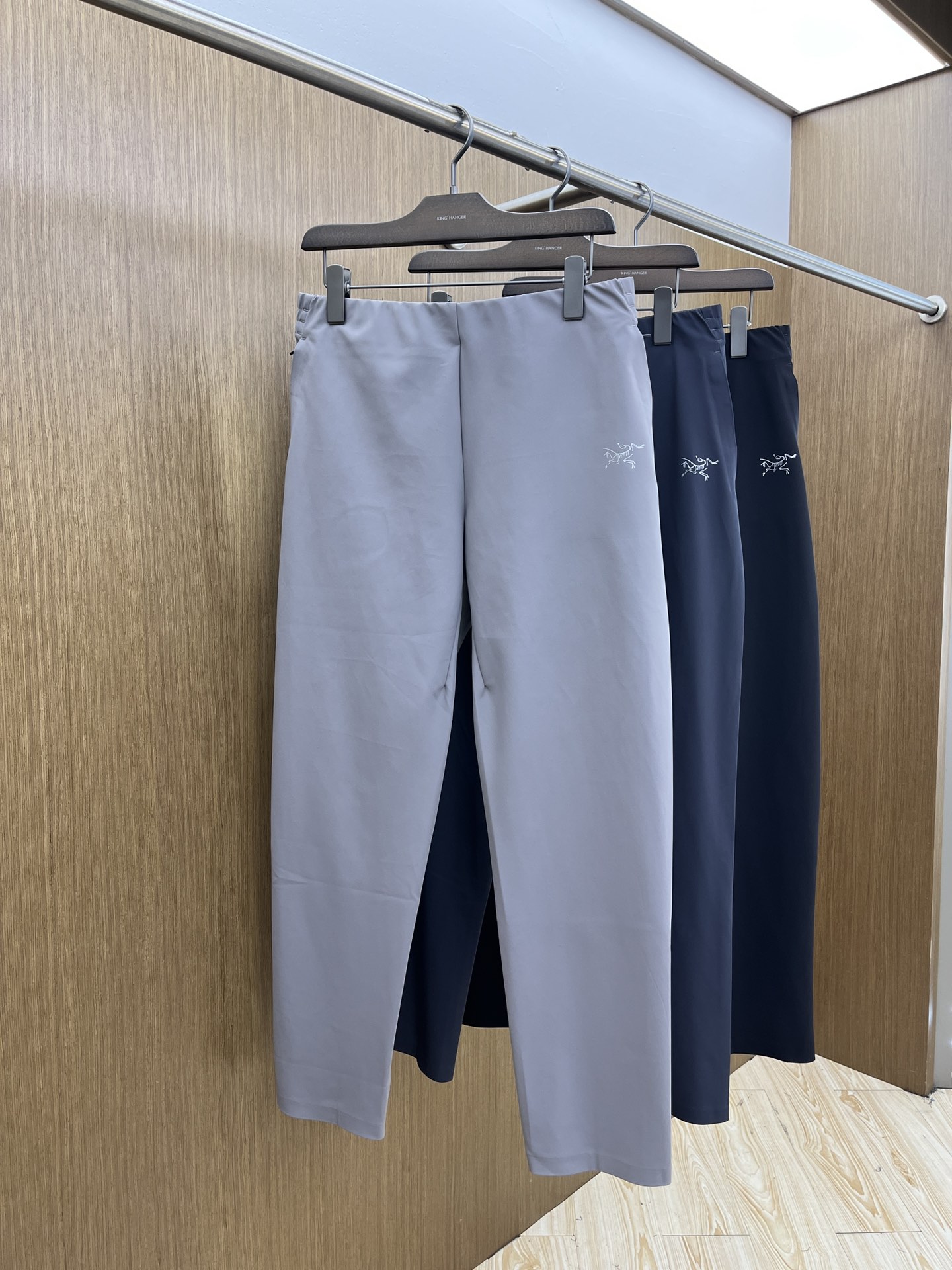 秋冬 ARC'TERYX始祖鸟最新秋冬款户外冲锋！高端商务系列软壳裤、耐磨、防风防水!一款封神之作的男士