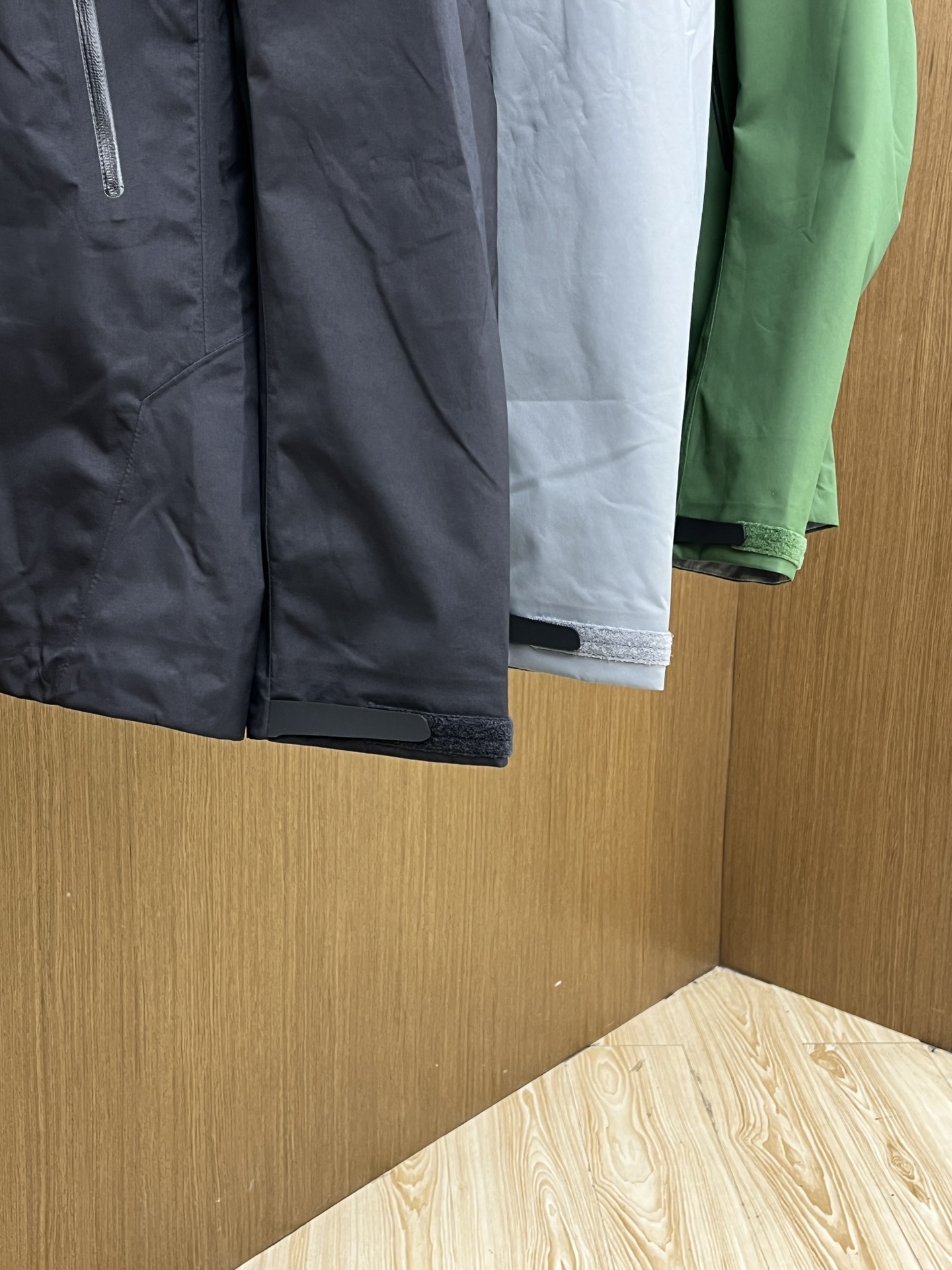 秋冬 Arctery，🔥爆款顶配 Beta SL冲锋衣是一款专为户外探险设计的高性能外套。采用GORE-