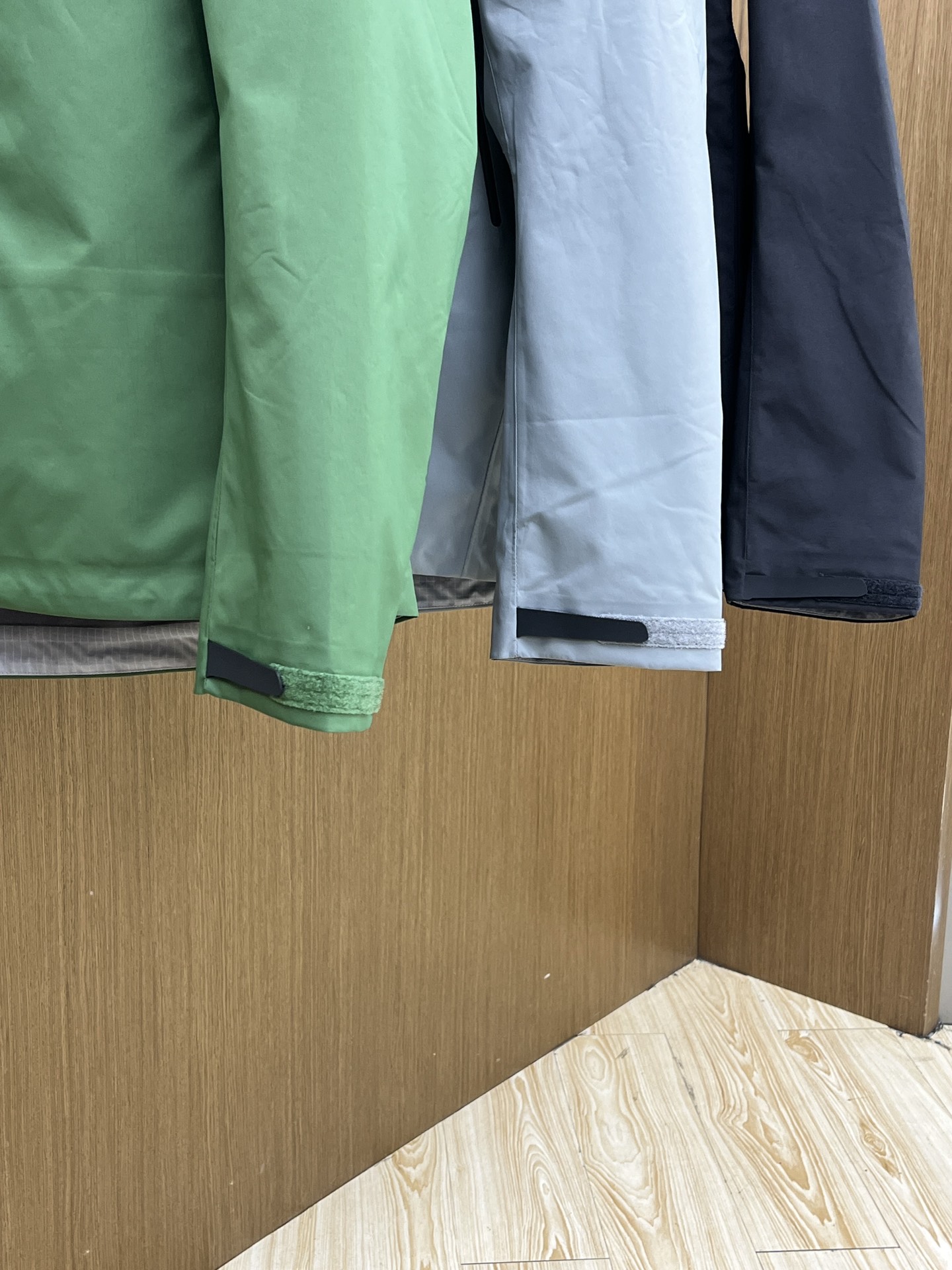 秋冬 Arctery，🔥爆款顶配 Beta SL冲锋衣是一款专为户外探险设计的高性能外套。采用GORE-