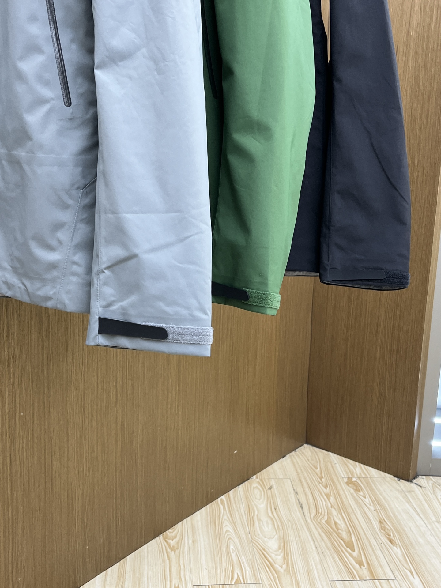 秋冬 Arctery，🔥爆款顶配 Beta SL冲锋衣是一款专为户外探险设计的高性能外套。采用GORE-