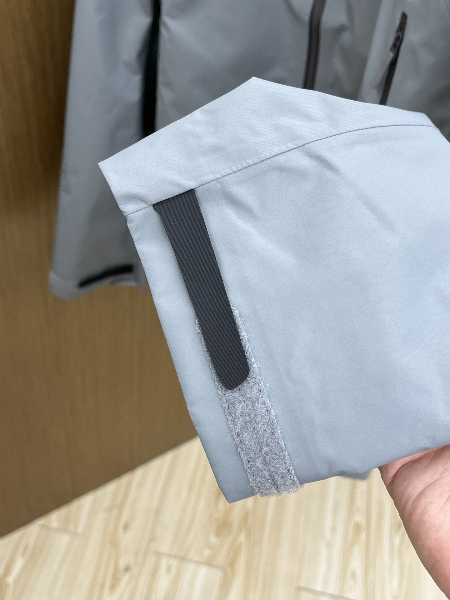 秋冬 Arctery，🔥爆款顶配 Beta SL冲锋衣是一款专为户外探险设计的高性能外套。采用GORE-