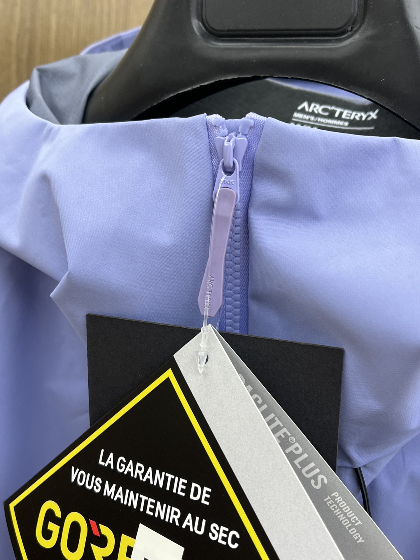 秋冬 Arctery，🔥爆款顶配 Beta SL冲锋衣是一款专为户外探险设计的高性能外套。采用GORE-