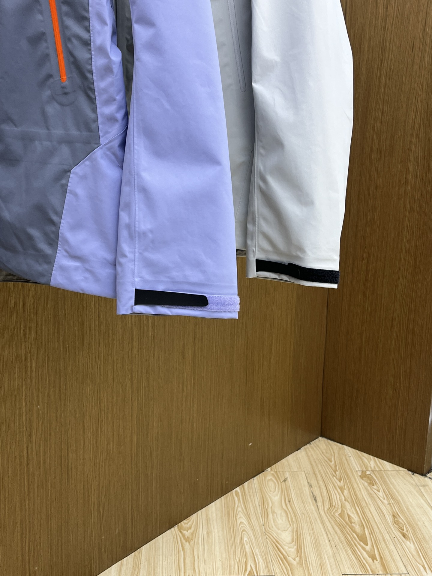 秋冬 Arctery，🔥爆款顶配 Beta SL冲锋衣是一款专为户外探险设计的高性能外套。采用GORE-