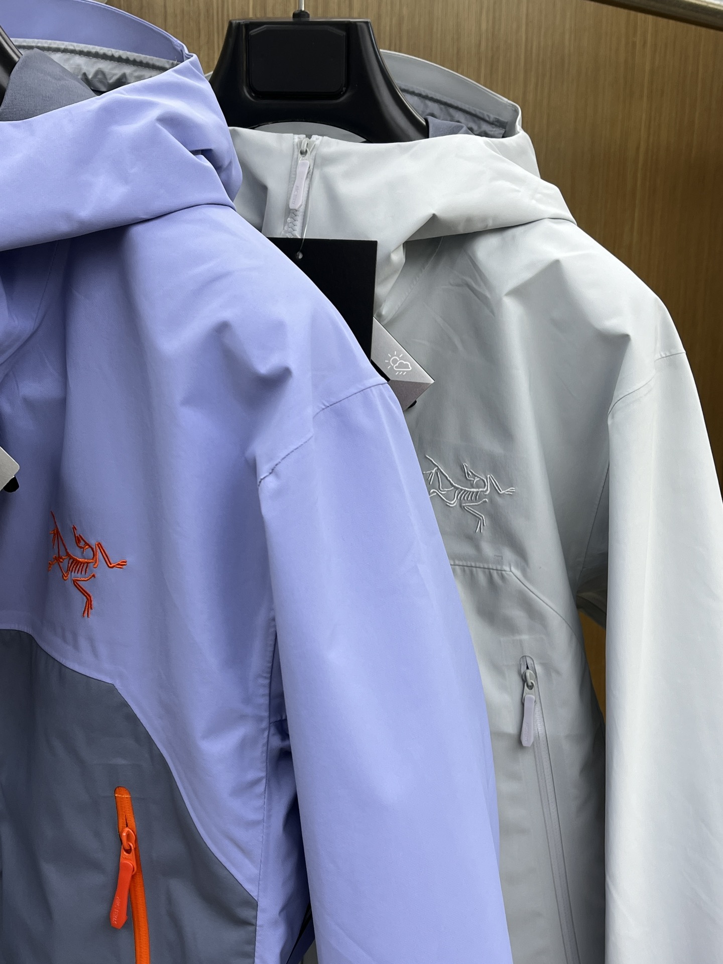 秋冬 Arctery，🔥爆款顶配 Beta SL冲锋衣是一款专为户外探险设计的高性能外套。采用GORE-