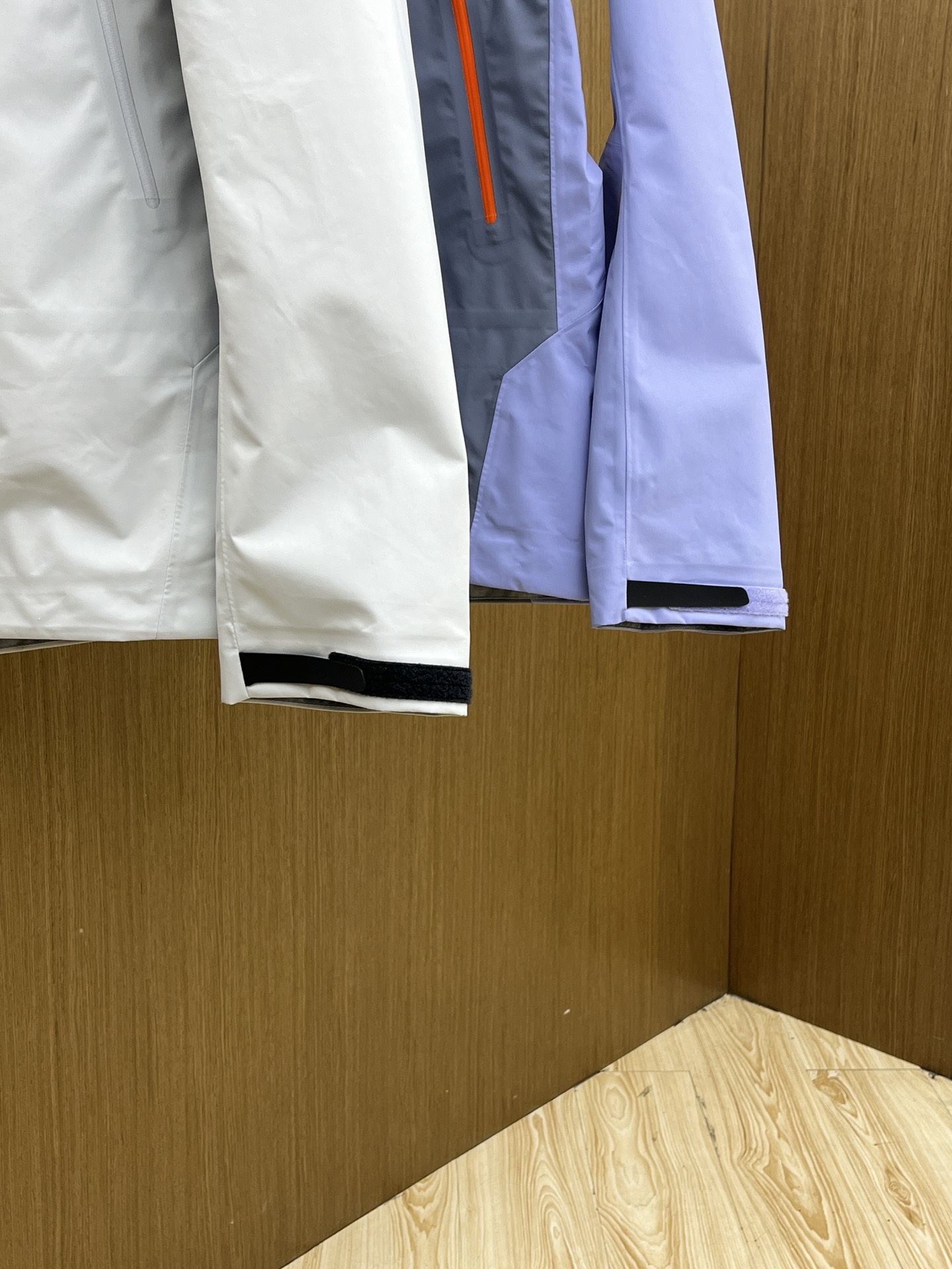 秋冬 Arctery，🔥爆款顶配 Beta SL冲锋衣是一款专为户外探险设计的高性能外套。采用GORE-