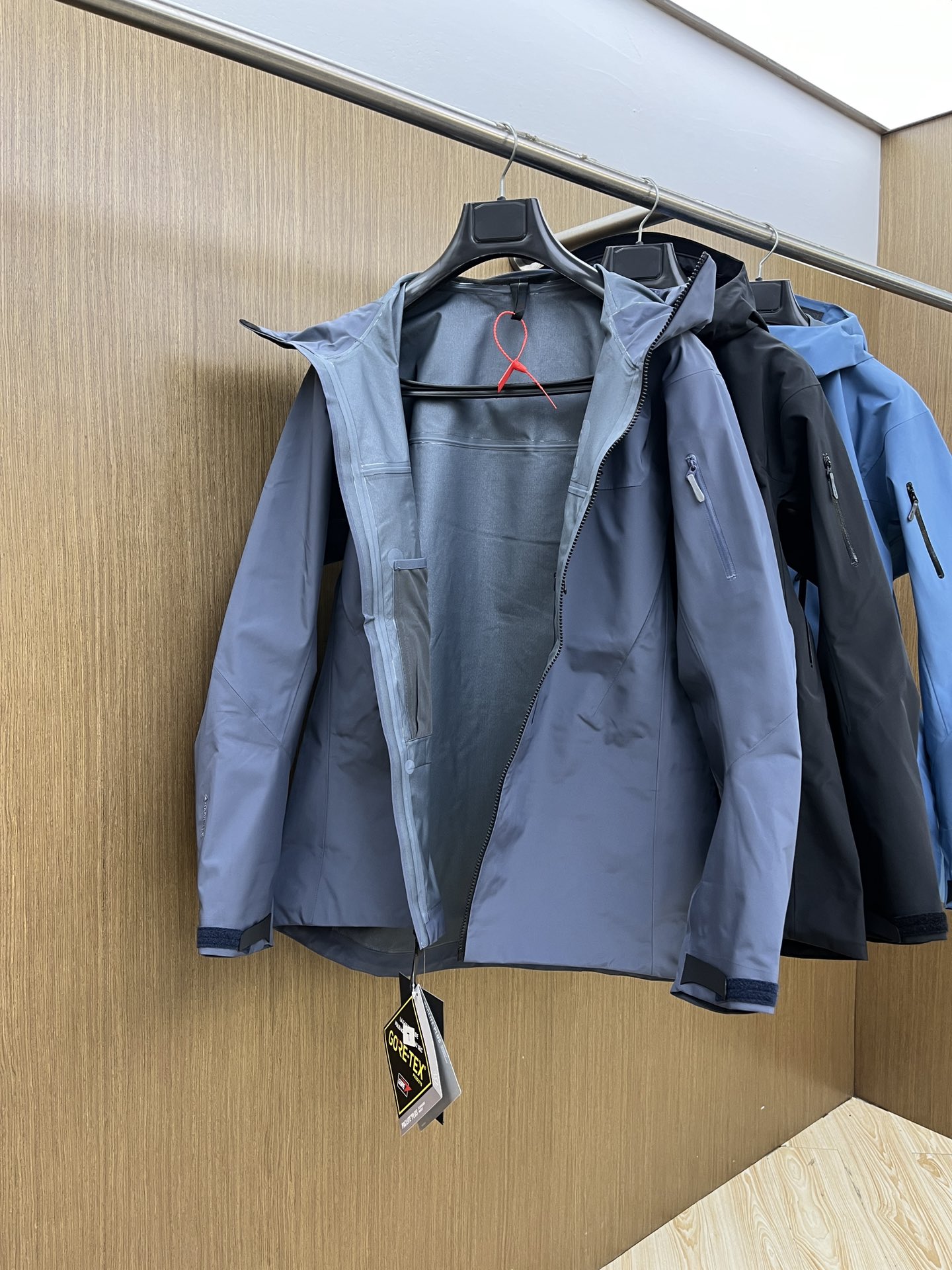 秋冬 Arc 阿尔法 Sv七代 面料升级顶级。顶配 拉链和面料拼接处是平整的。-面料采用原厂防水n100