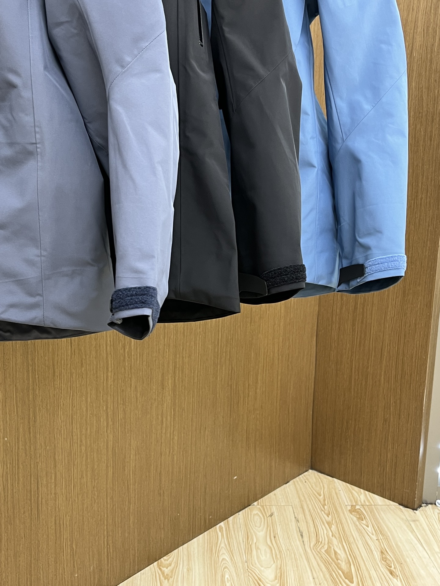 秋冬 Arc 阿尔法 Sv七代 面料升级顶级。顶配 拉链和面料拼接处是平整的。-面料采用原厂防水n100