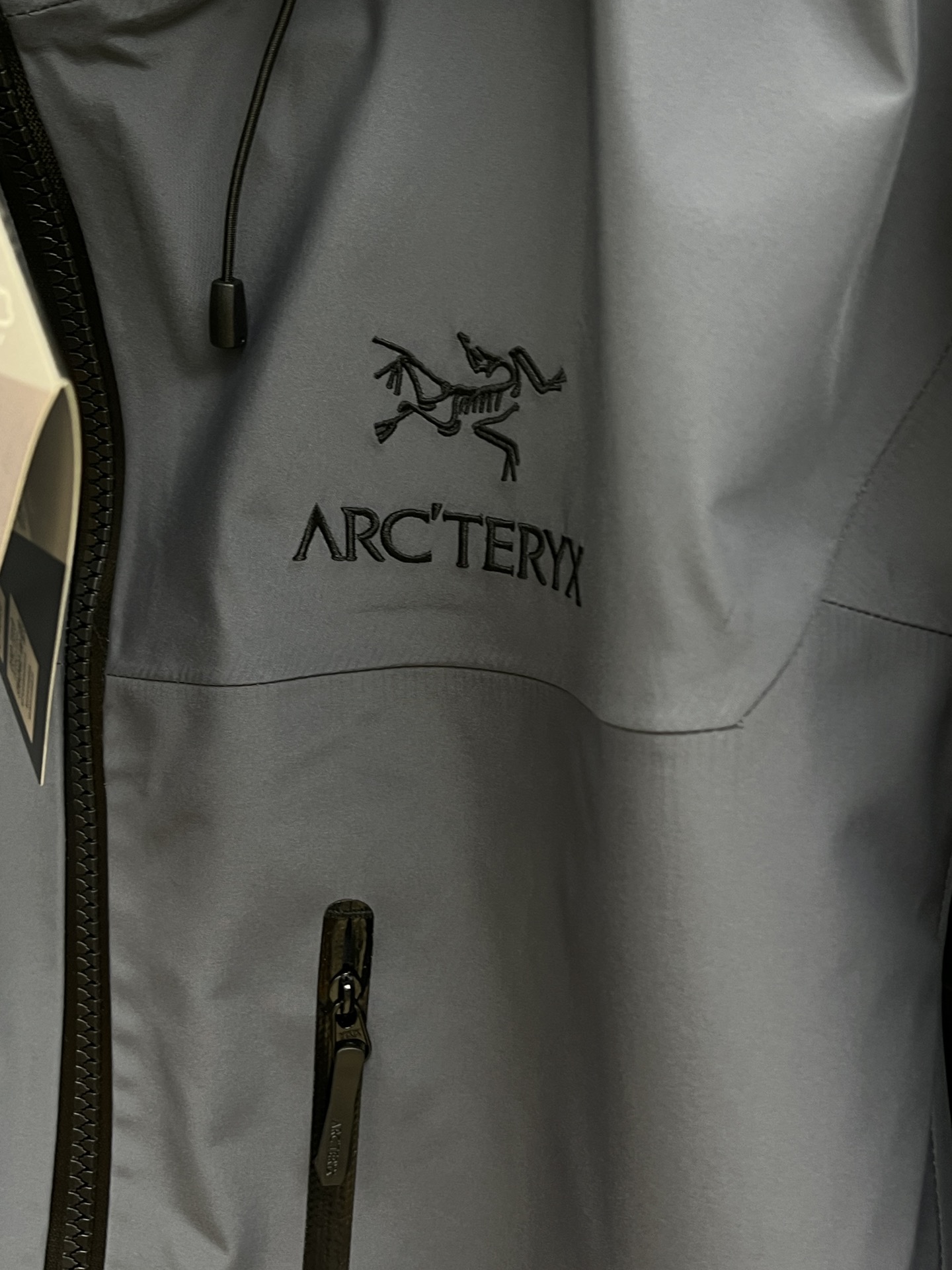 秋冬 Arc 阿尔法 Sv七代 面料升级顶级。顶配 拉链和面料拼接处是平整的。-面料采用原厂防水n100