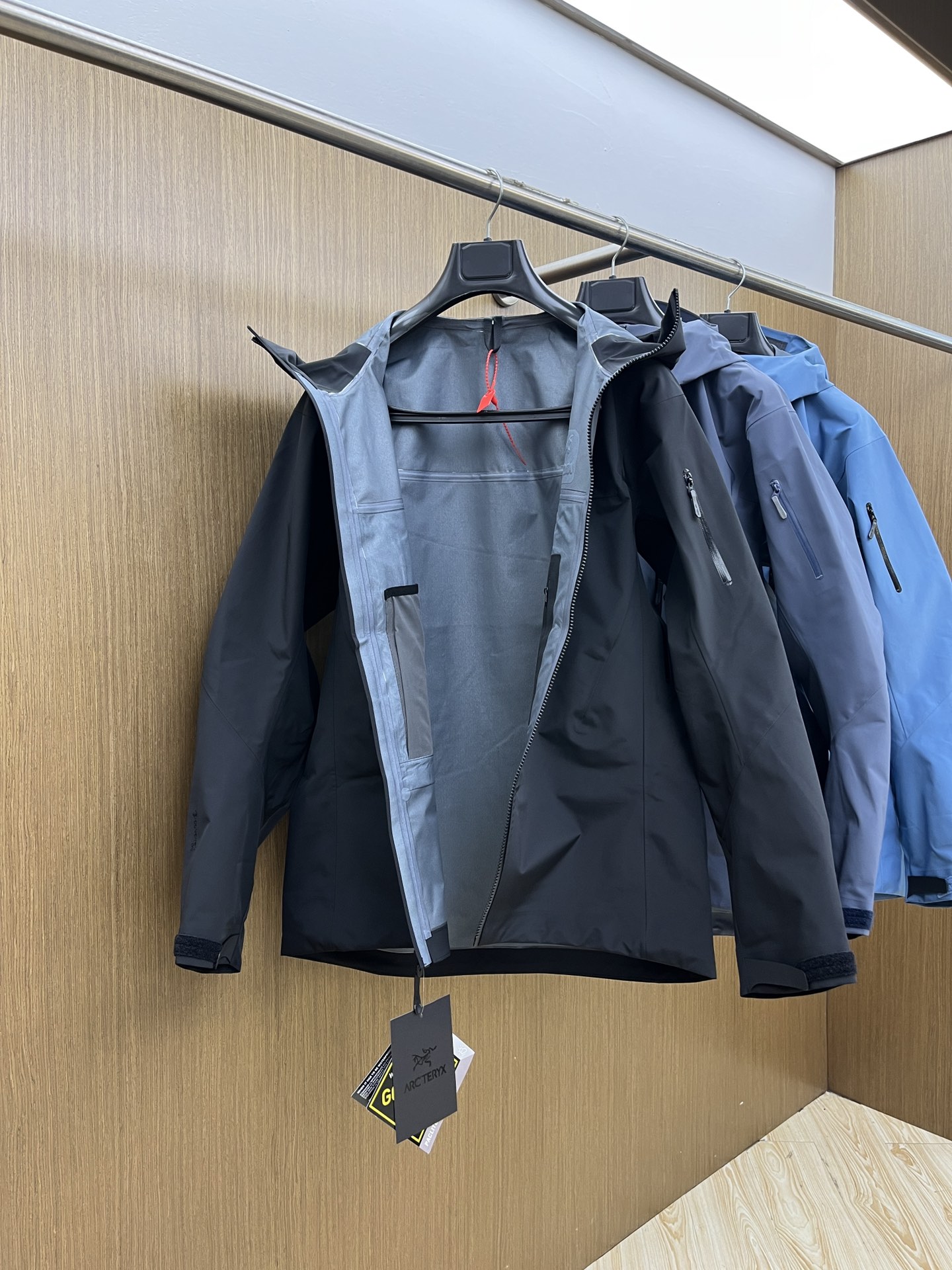 秋冬 Arc 阿尔法 Sv七代 面料升级顶级。顶配 拉链和面料拼接处是平整的。-面料采用原厂防水n100