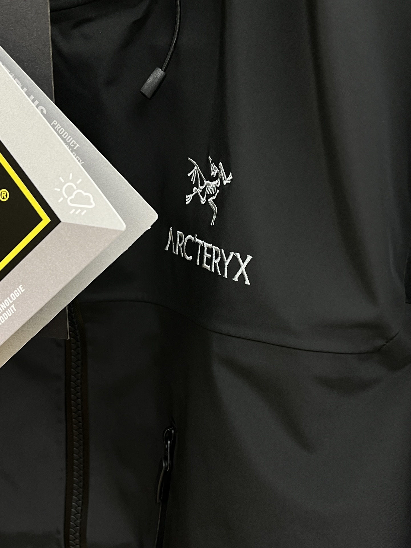 秋冬 Arc 阿尔法 Sv七代 面料升级顶级。顶配 拉链和面料拼接处是平整的。-面料采用原厂防水n100