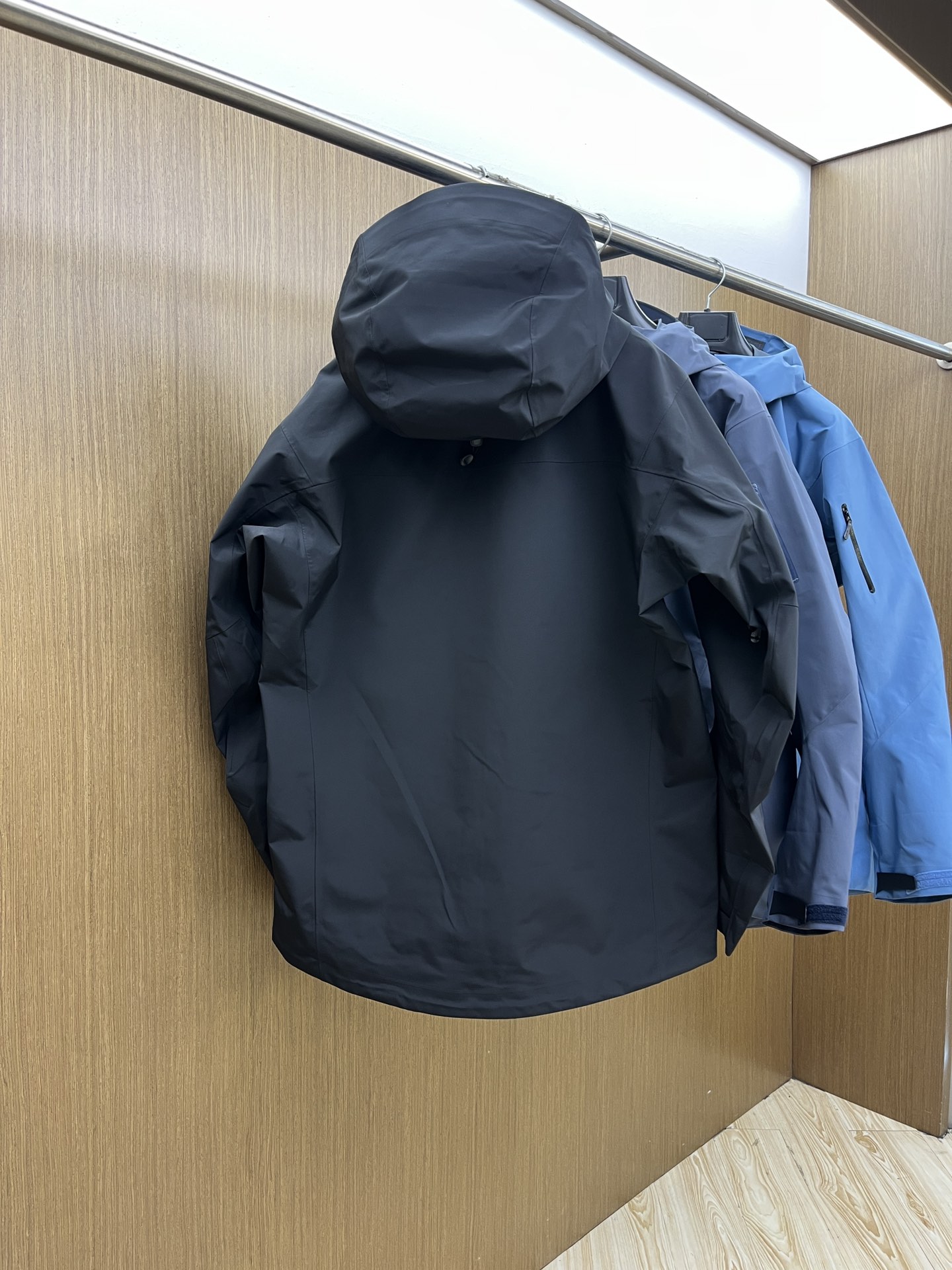 秋冬 Arc 阿尔法 Sv七代 面料升级顶级。顶配 拉链和面料拼接处是平整的。-面料采用原厂防水n100