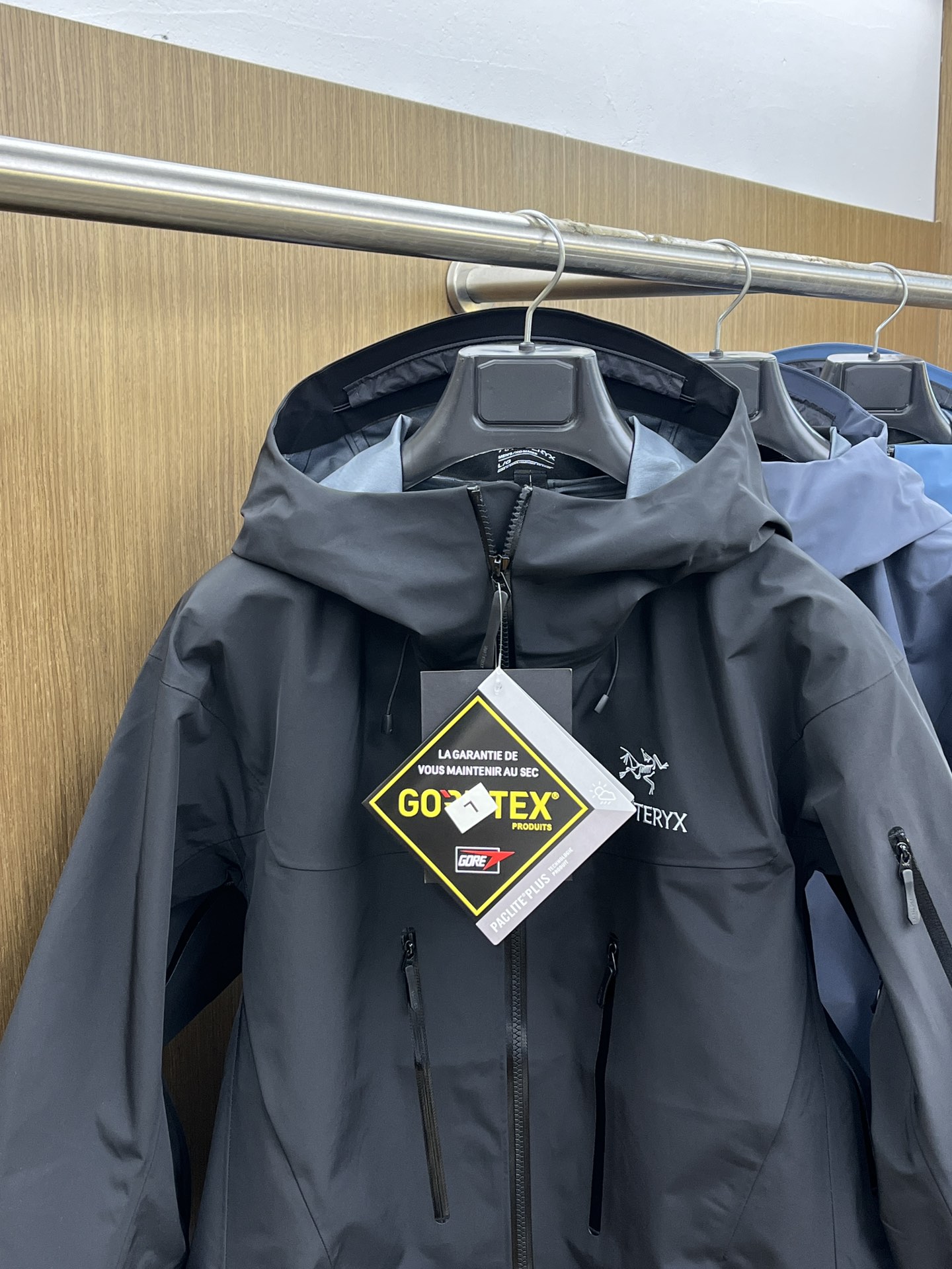 秋冬 Arc 阿尔法 Sv七代 面料升级顶级。顶配 拉链和面料拼接处是平整的。-面料采用原厂防水n100