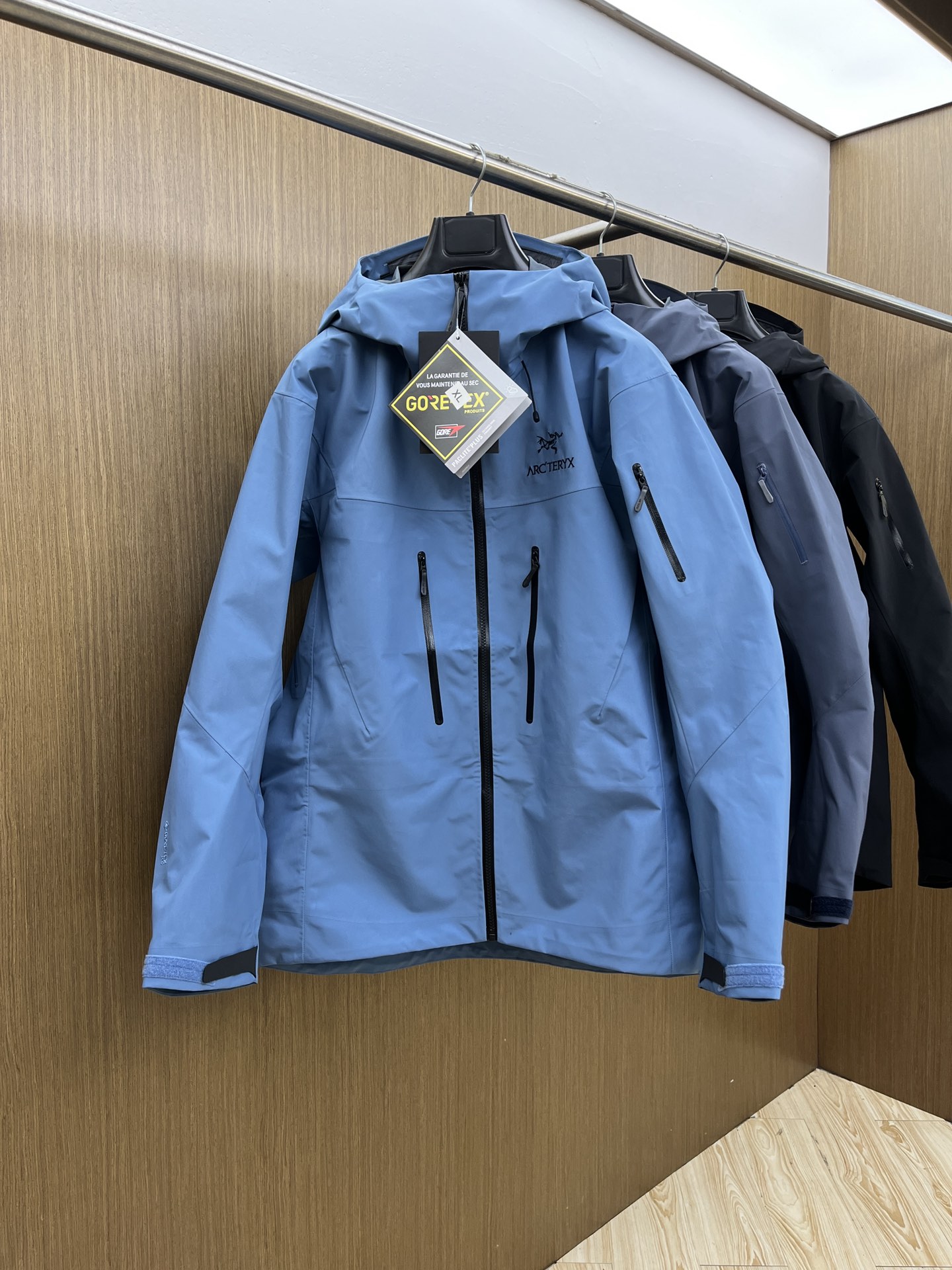 秋冬 Arc 阿尔法 Sv七代 面料升级顶级。顶配 拉链和面料拼接处是平整的。-面料采用原厂防水n100