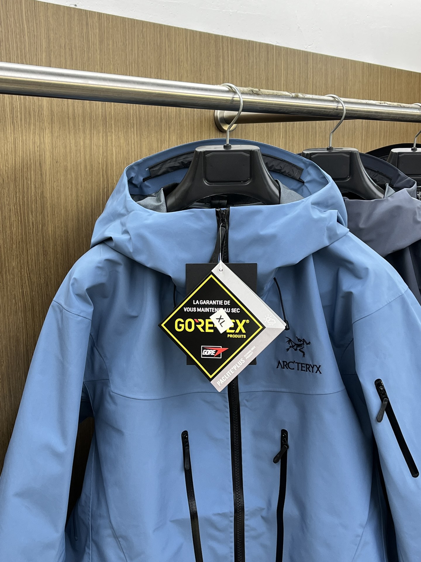 秋冬 Arc 阿尔法 Sv七代 面料升级顶级。顶配 拉链和面料拼接处是平整的。-面料采用原厂防水n100