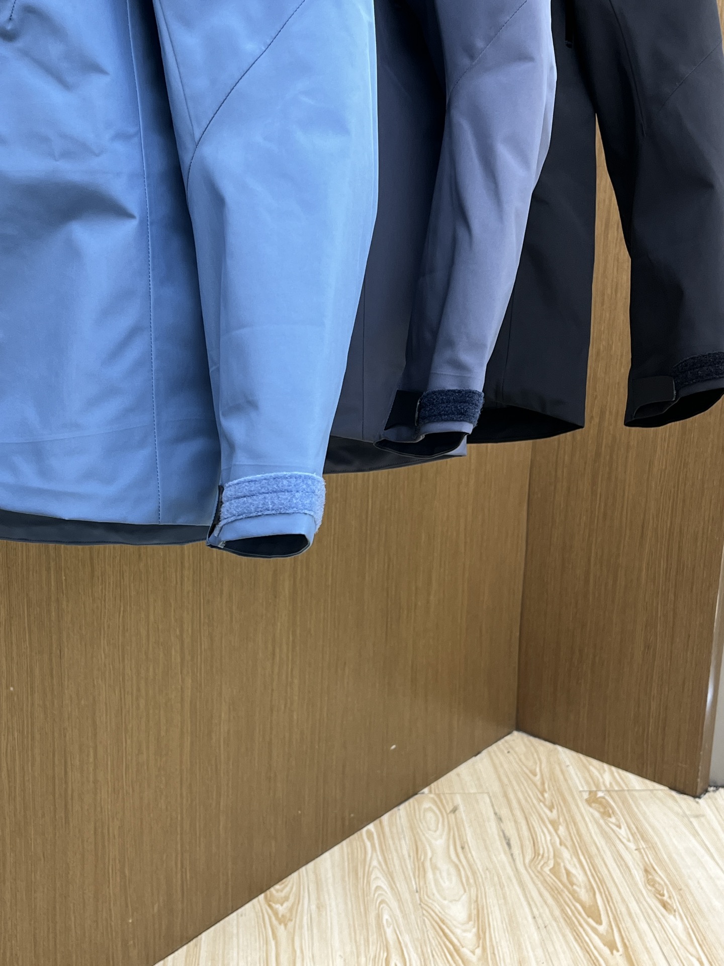 秋冬 Arc 阿尔法 Sv七代 面料升级顶级。顶配 拉链和面料拼接处是平整的。-面料采用原厂防水n100