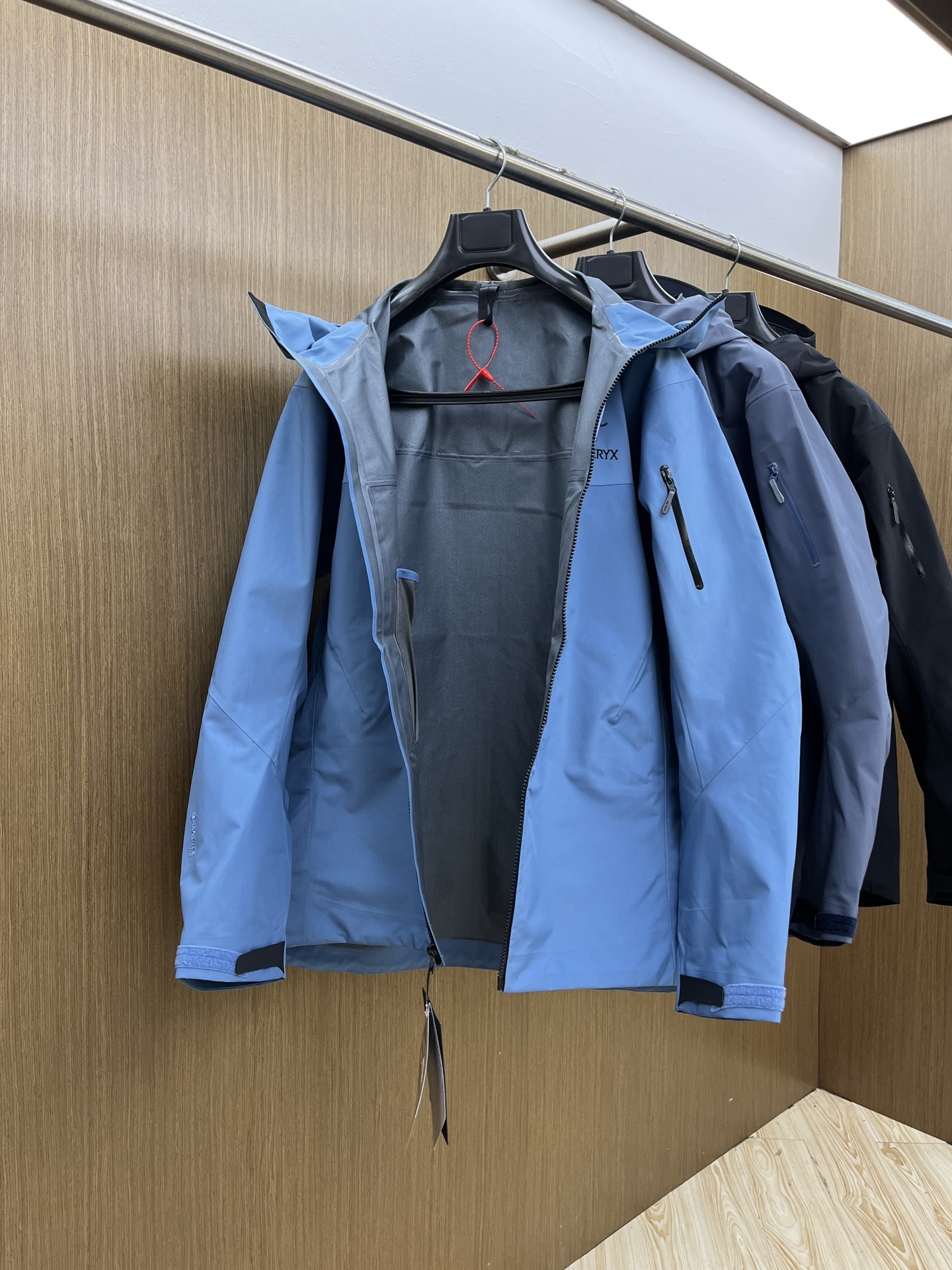 秋冬 Arc 阿尔法 Sv七代 面料升级顶级。顶配 拉链和面料拼接处是平整的。-面料采用原厂防水n100