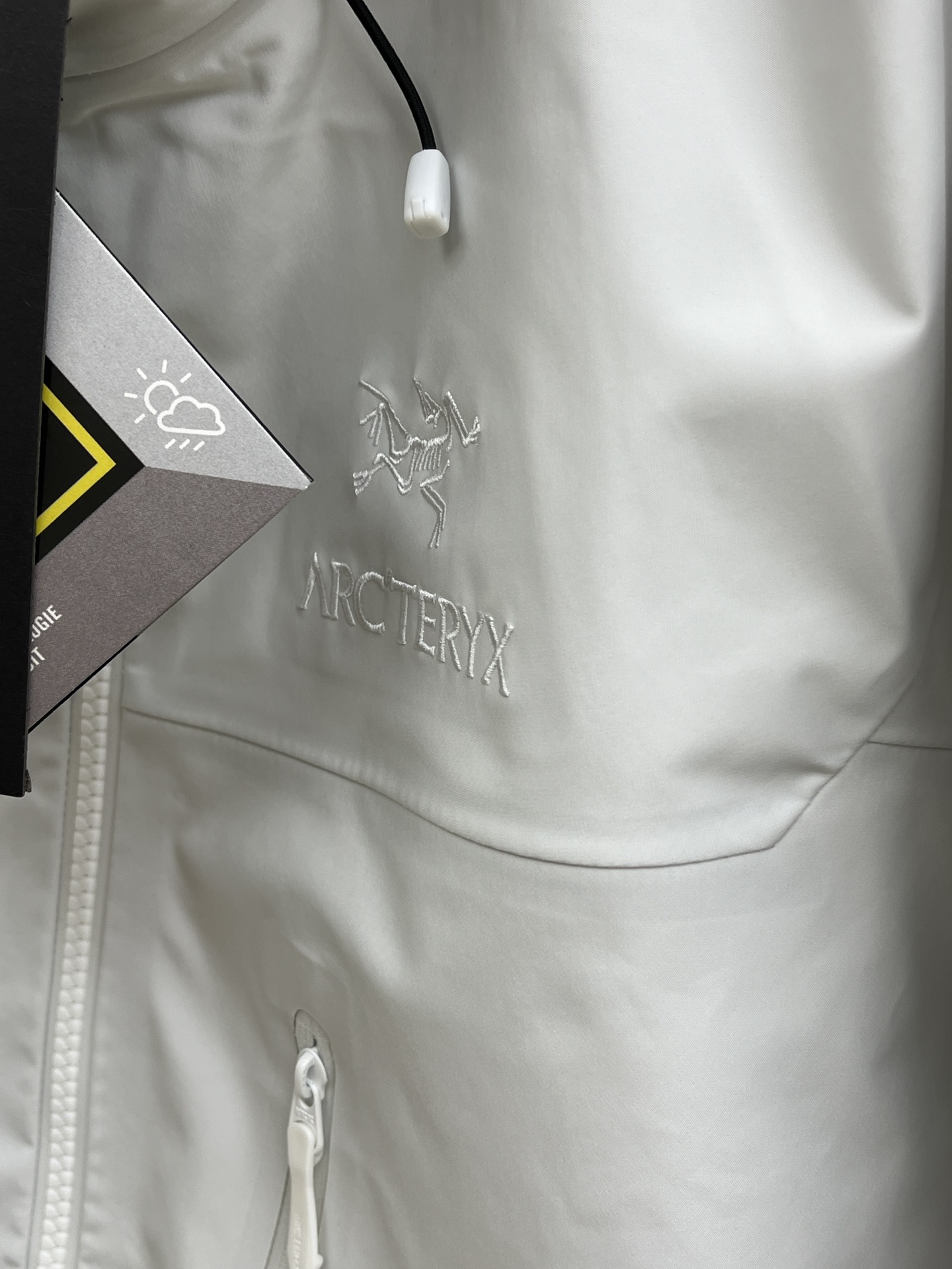 秋冬 Arc 阿尔法 Sv七代 面料升级顶级。顶配 拉链和面料拼接处是平整的。-面料采用原厂防水n100