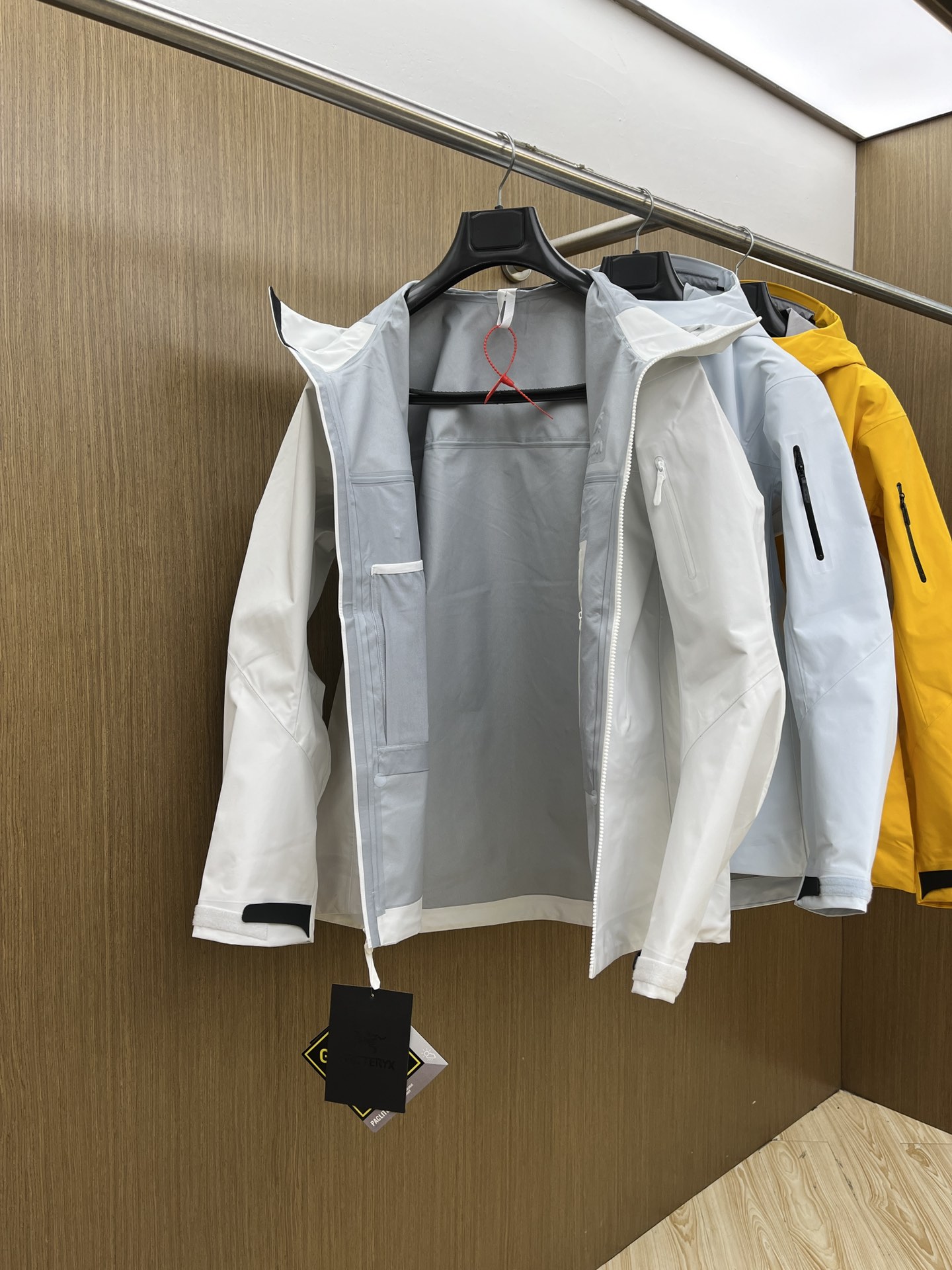 秋冬 Arc 阿尔法 Sv七代 面料升级顶级。顶配 拉链和面料拼接处是平整的。-面料采用原厂防水n100