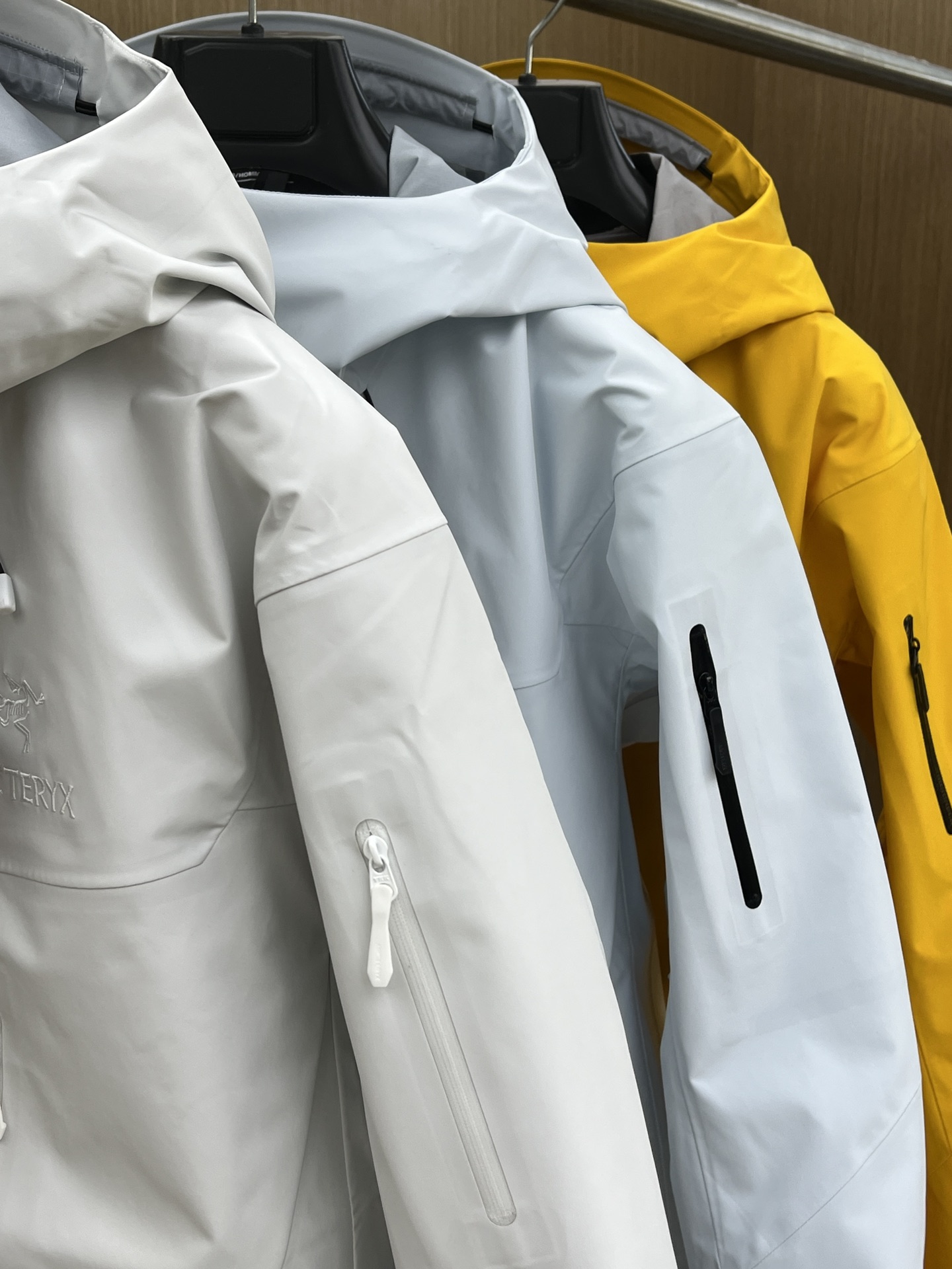 秋冬 Arc 阿尔法 Sv七代 面料升级顶级。顶配 拉链和面料拼接处是平整的。-面料采用原厂防水n100