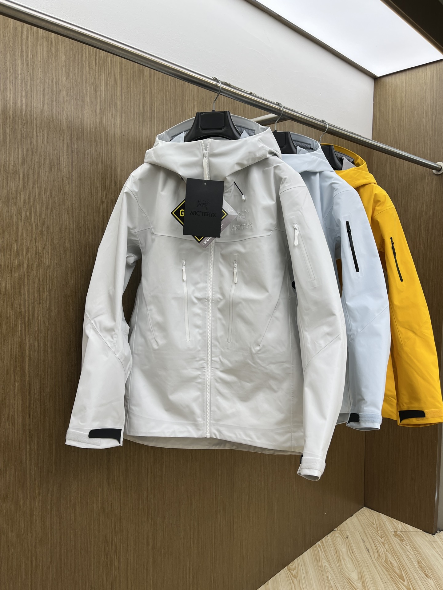 秋冬 Arc 阿尔法 Sv七代 面料升级顶级。顶配 拉链和面料拼接处是平整的。-面料采用原厂防水n100