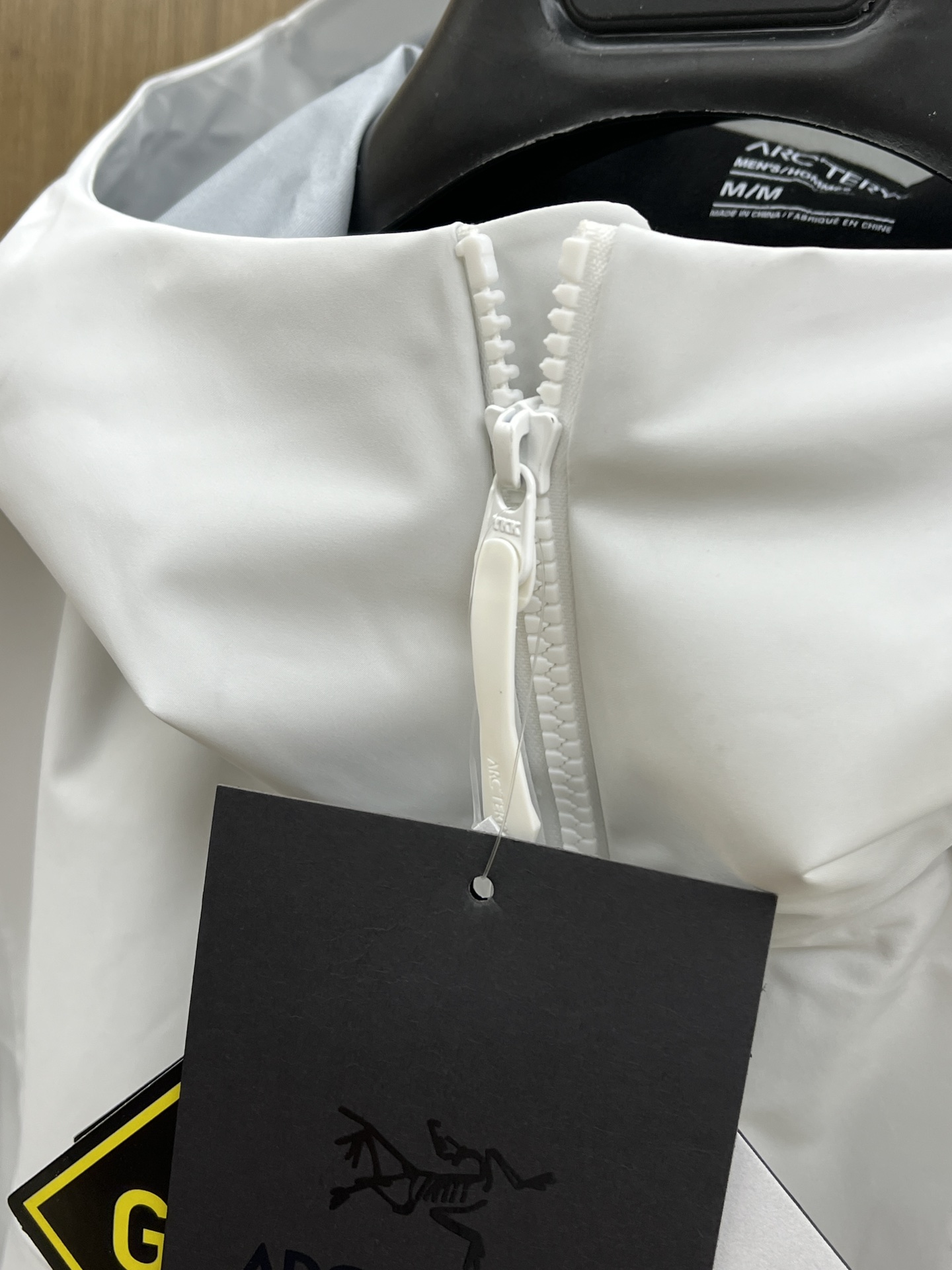 秋冬 Arc 阿尔法 Sv七代 面料升级顶级。顶配 拉链和面料拼接处是平整的。-面料采用原厂防水n100