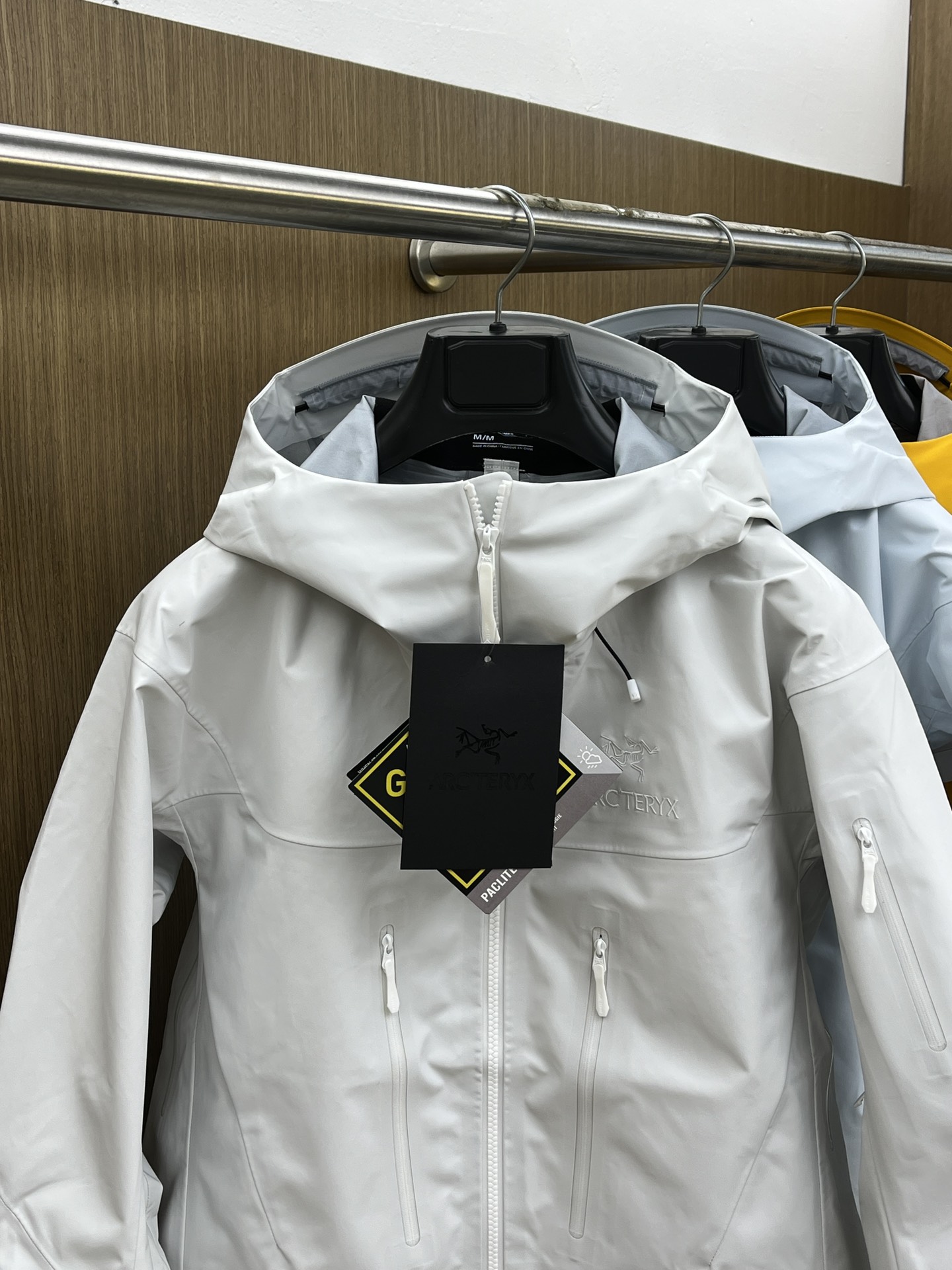 秋冬 Arc 阿尔法 Sv七代 面料升级顶级。顶配 拉链和面料拼接处是平整的。-面料采用原厂防水n100