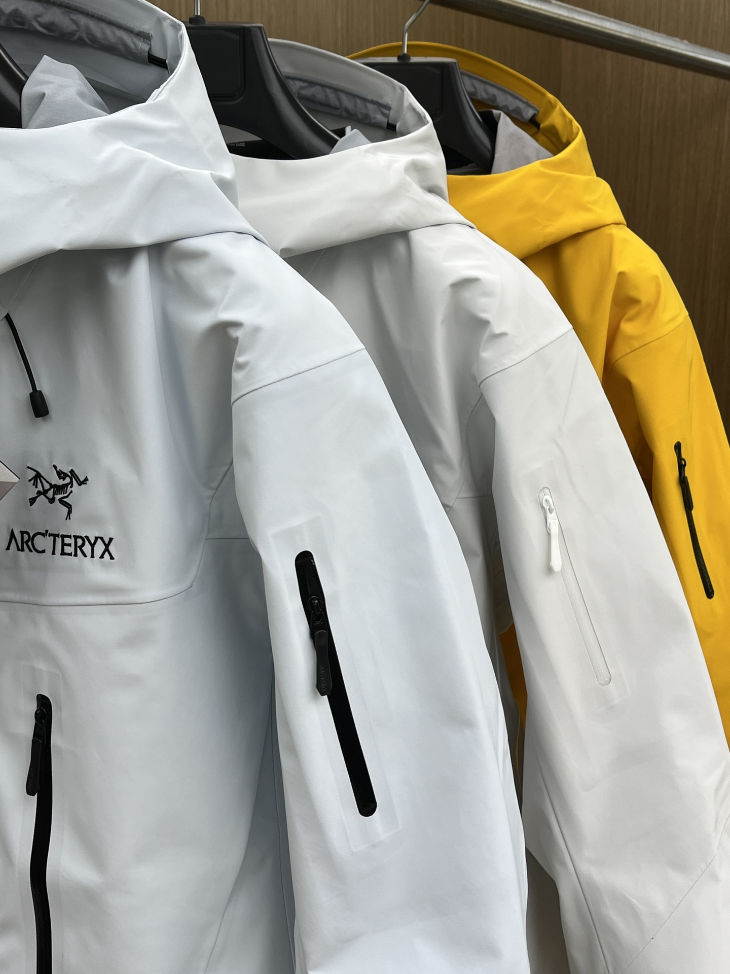 秋冬 Arc 阿尔法 Sv七代 面料升级顶级。顶配 拉链和面料拼接处是平整的。-面料采用原厂防水n100