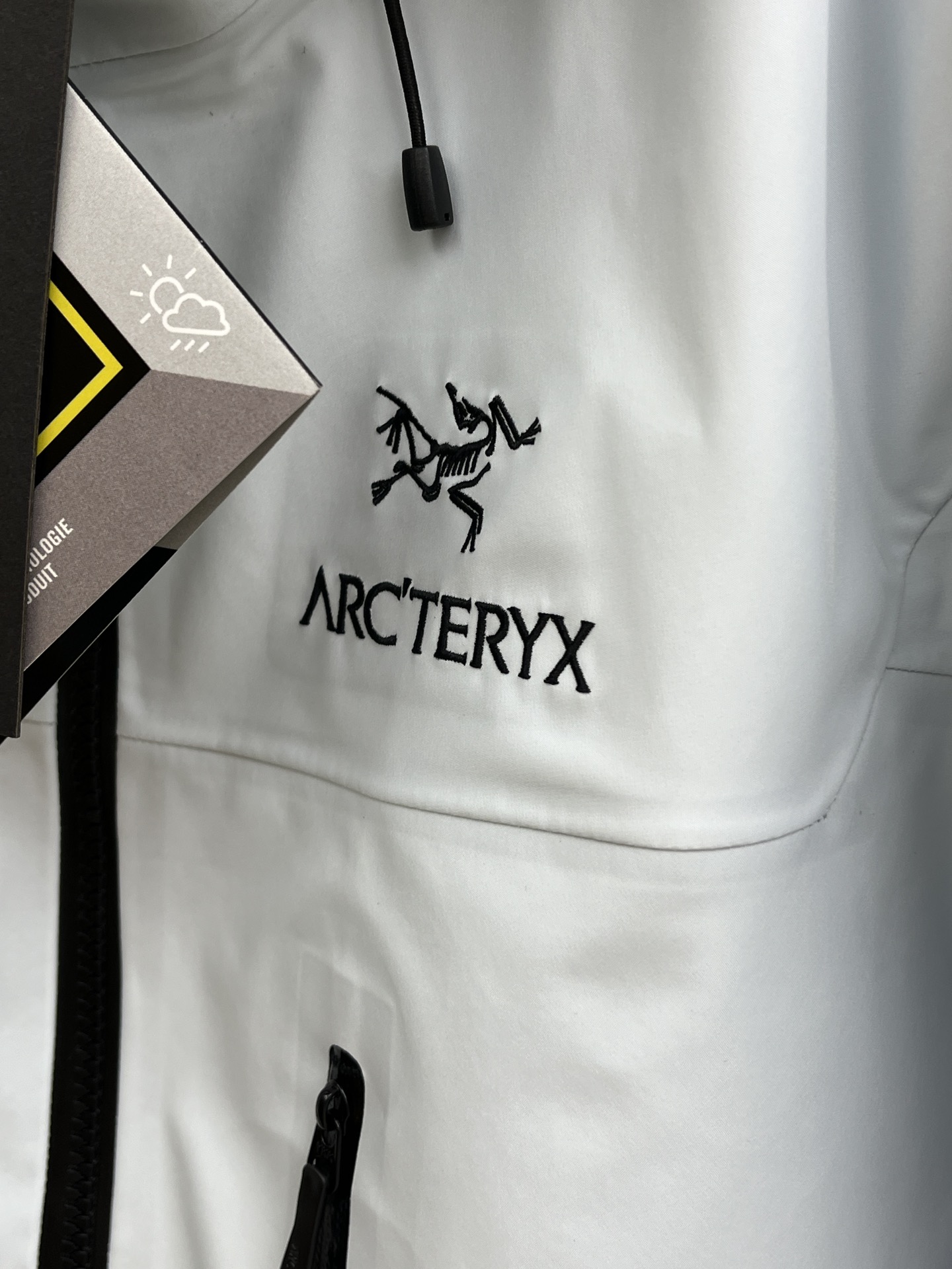 秋冬 Arc 阿尔法 Sv七代 面料升级顶级。顶配 拉链和面料拼接处是平整的。-面料采用原厂防水n100