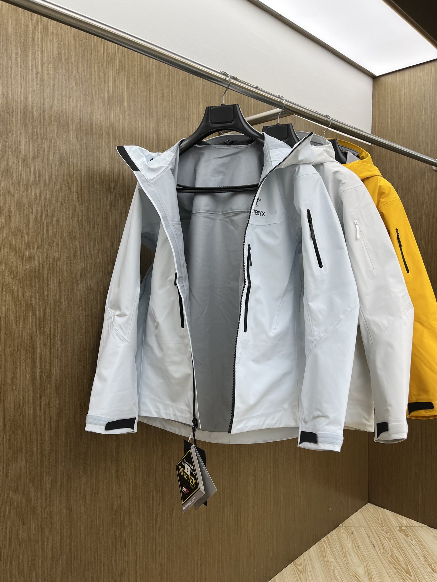 秋冬 Arc 阿尔法 Sv七代 面料升级顶级。顶配 拉链和面料拼接处是平整的。-面料采用原厂防水n100