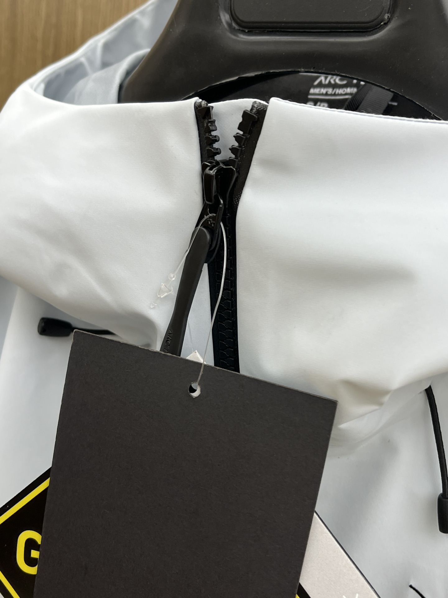 秋冬 Arc 阿尔法 Sv七代 面料升级顶级。顶配 拉链和面料拼接处是平整的。-面料采用原厂防水n100