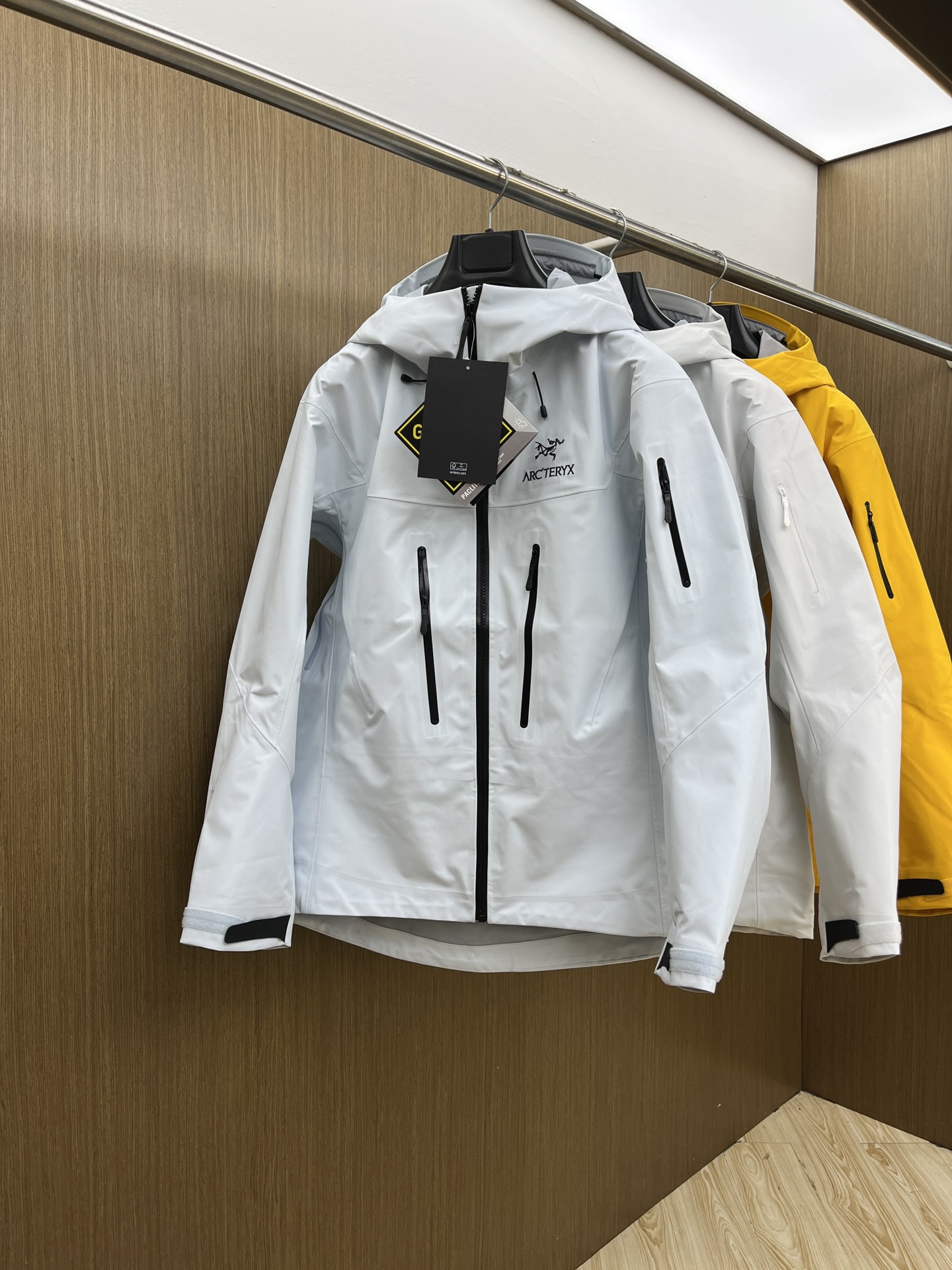 秋冬 Arc 阿尔法 Sv七代 面料升级顶级。顶配 拉链和面料拼接处是平整的。-面料采用原厂防水n100