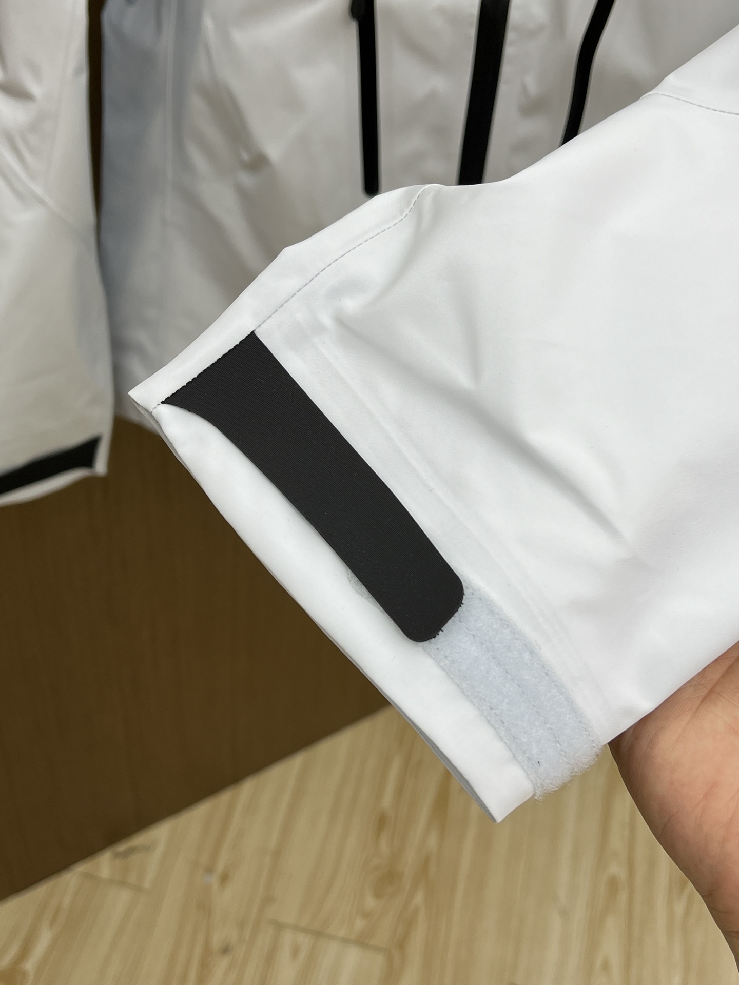 秋冬 Arc 阿尔法 Sv七代 面料升级顶级。顶配 拉链和面料拼接处是平整的。-面料采用原厂防水n100