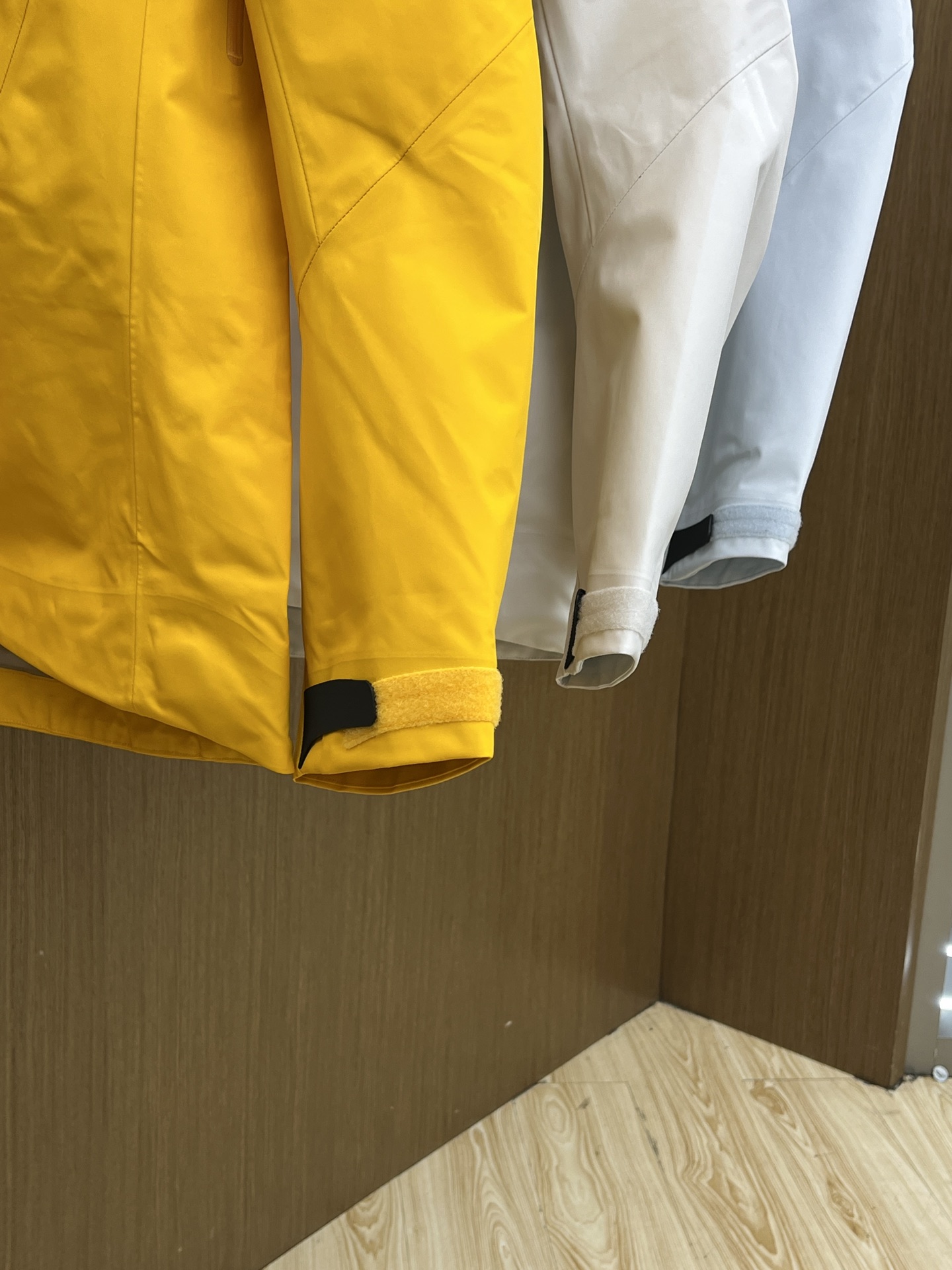 秋冬 Arc 阿尔法 Sv七代 面料升级顶级。顶配 拉链和面料拼接处是平整的。-面料采用原厂防水n100