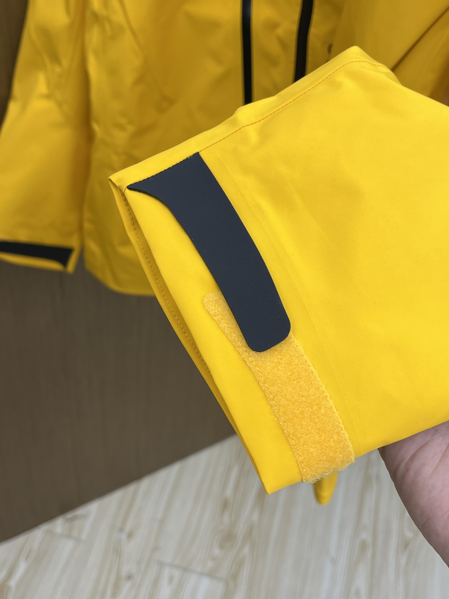 秋冬 Arc 阿尔法 Sv七代 面料升级顶级。顶配 拉链和面料拼接处是平整的。-面料采用原厂防水n100