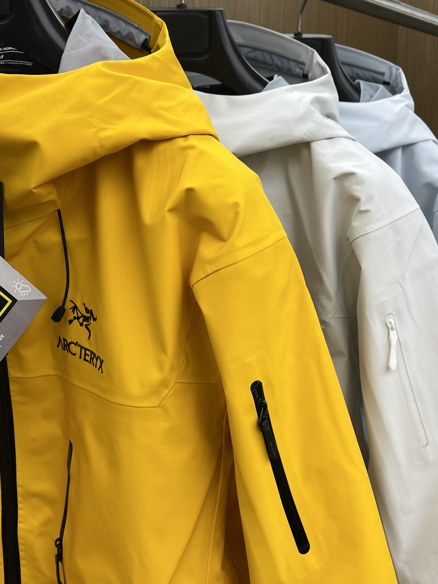 秋冬 Arc 阿尔法 Sv七代 面料升级顶级。顶配 拉链和面料拼接处是平整的。-面料采用原厂防水n100