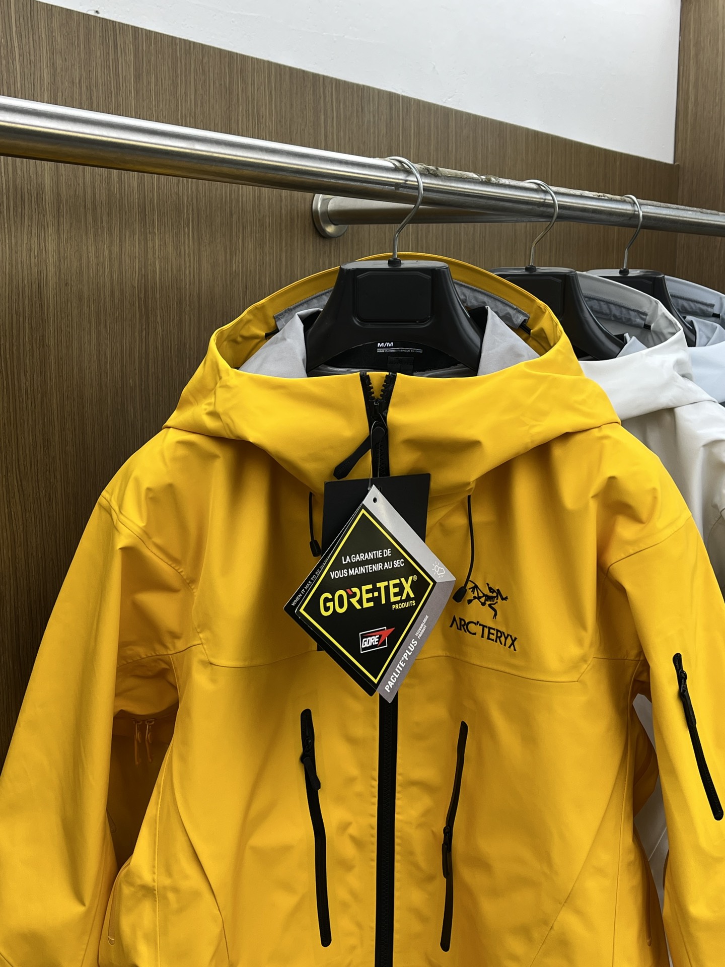 秋冬 Arc 阿尔法 Sv七代 面料升级顶级。顶配 拉链和面料拼接处是平整的。-面料采用原厂防水n100