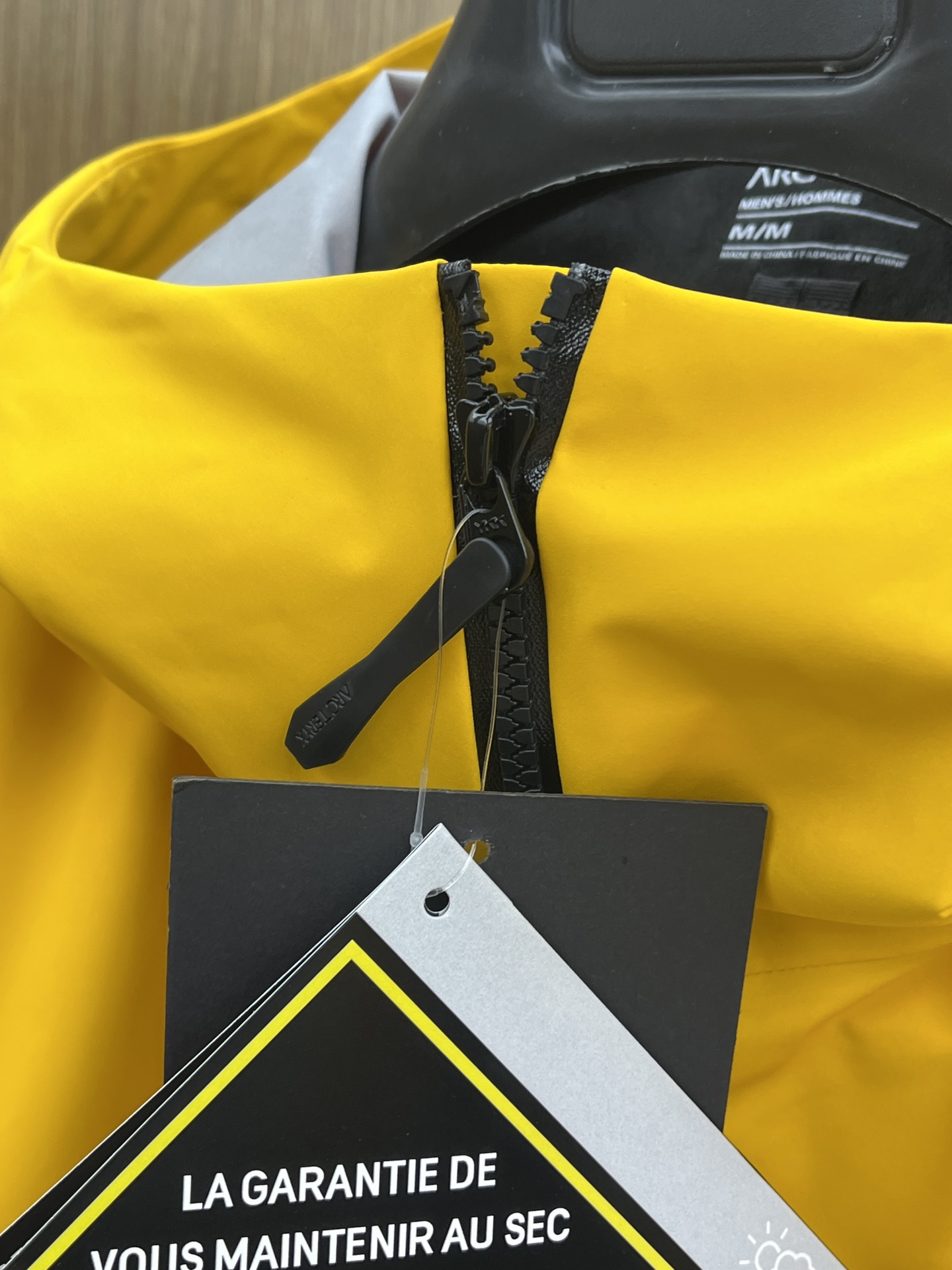 秋冬 Arc 阿尔法 Sv七代 面料升级顶级。顶配 拉链和面料拼接处是平整的。-面料采用原厂防水n100