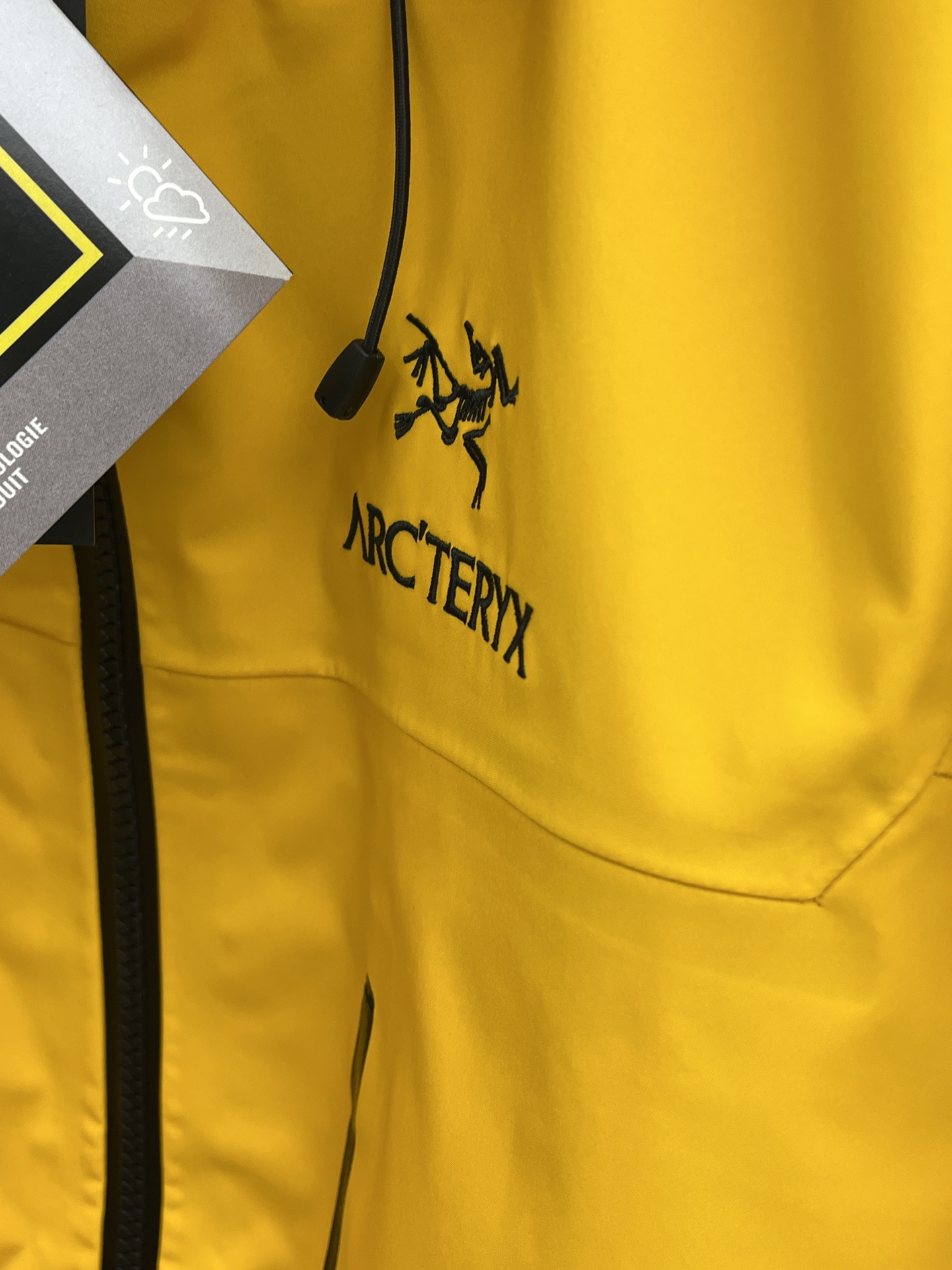 秋冬 Arc 阿尔法 Sv七代 面料升级顶级。顶配 拉链和面料拼接处是平整的。-面料采用原厂防水n100