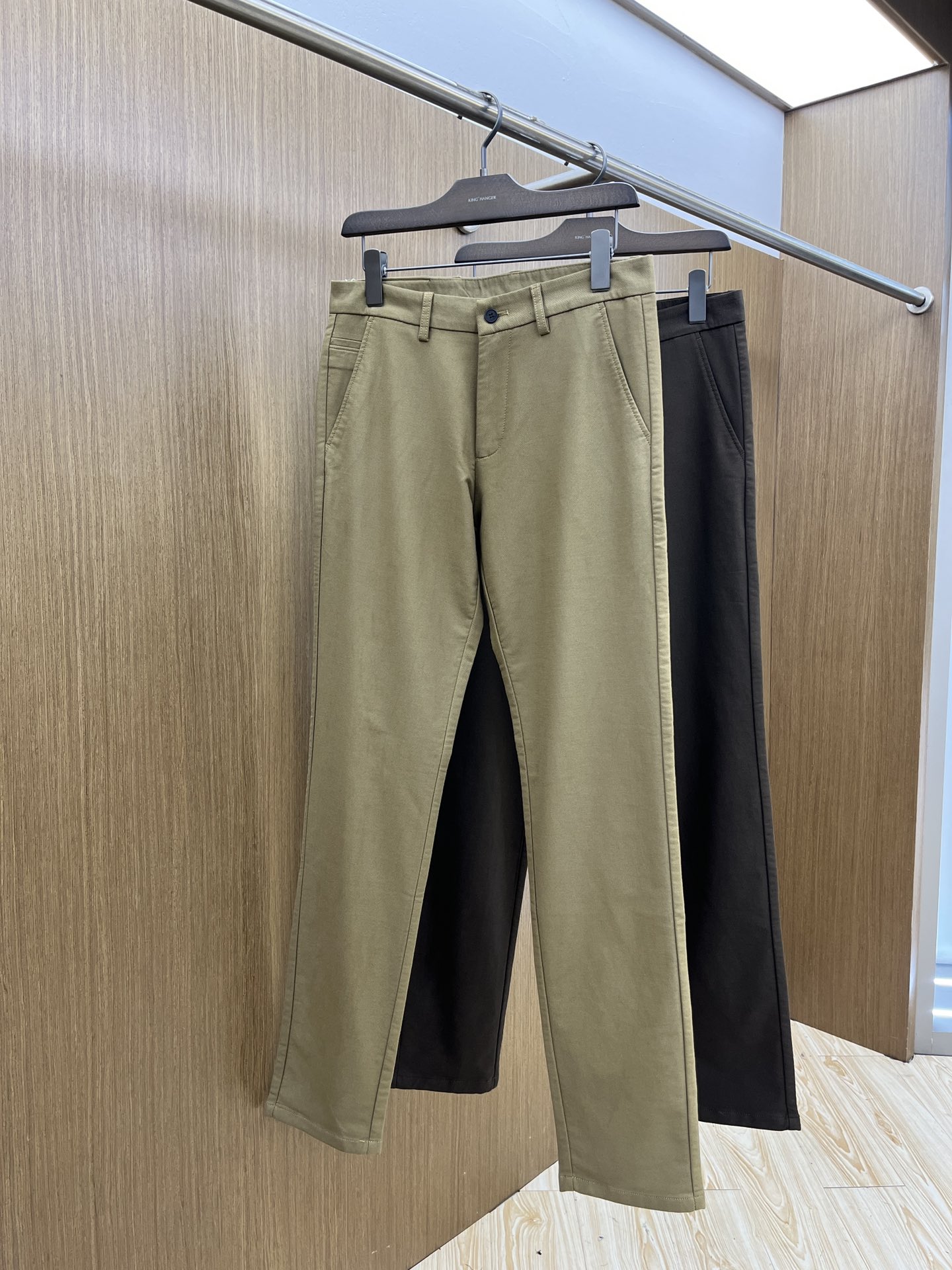 秋冬 GUC 🔥🔥ss秋冬新品，官网同步有售，男士高端商务休闲西裤，高端进口面料，带弹力，后面采用硅胶字