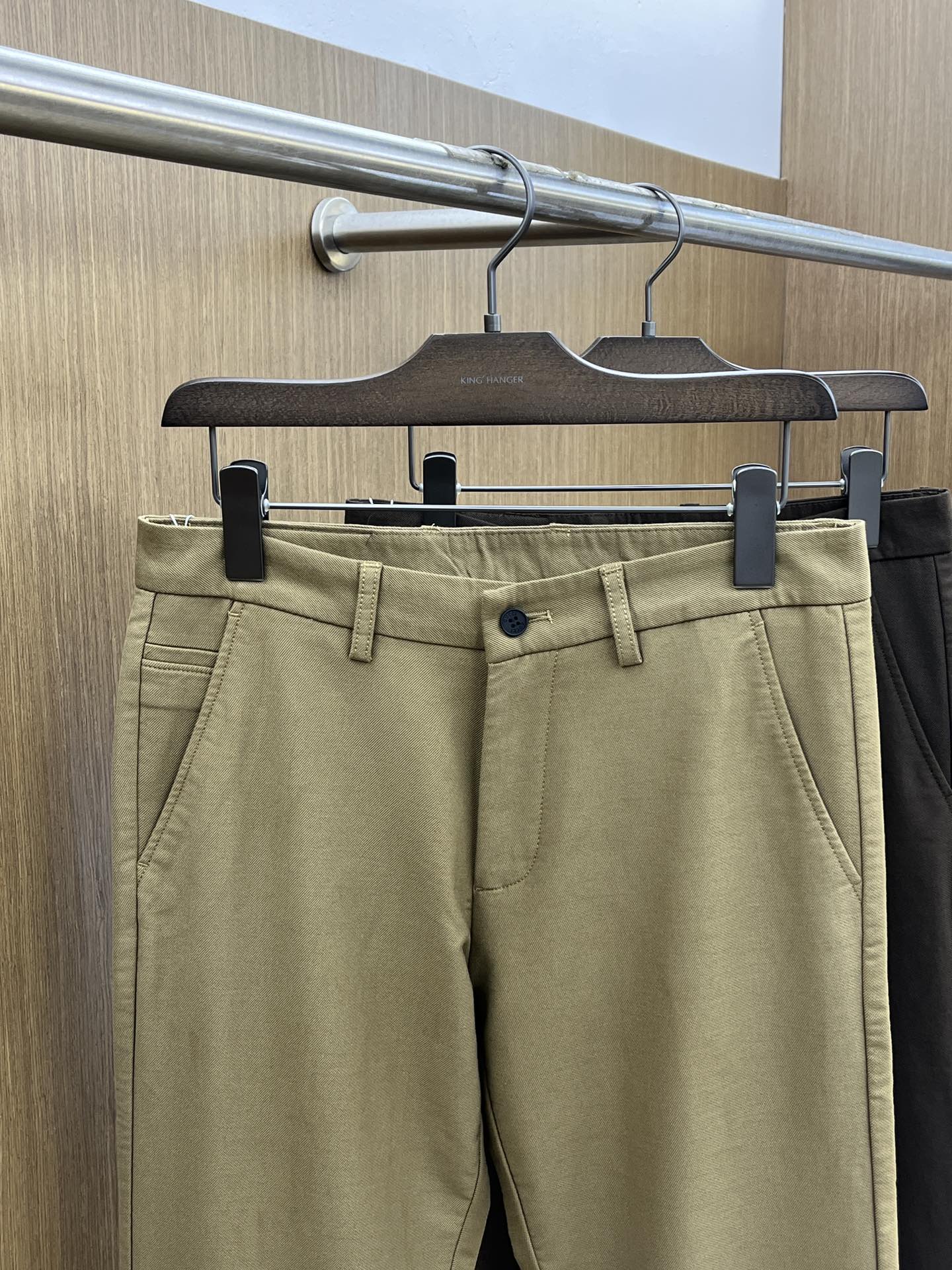 秋冬 GUC 🔥🔥ss秋冬新品，官网同步有售，男士高端商务休闲西裤，高端进口面料，带弹力，后面采用硅胶字