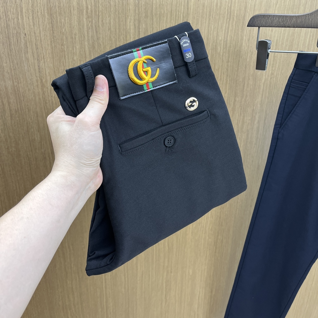 秋冬 Guc 🔥🔥ss秋冬新品，官网同步有售，男士高端商务休闲西裤，高端进口面料，带弹力，后面采用硅胶字