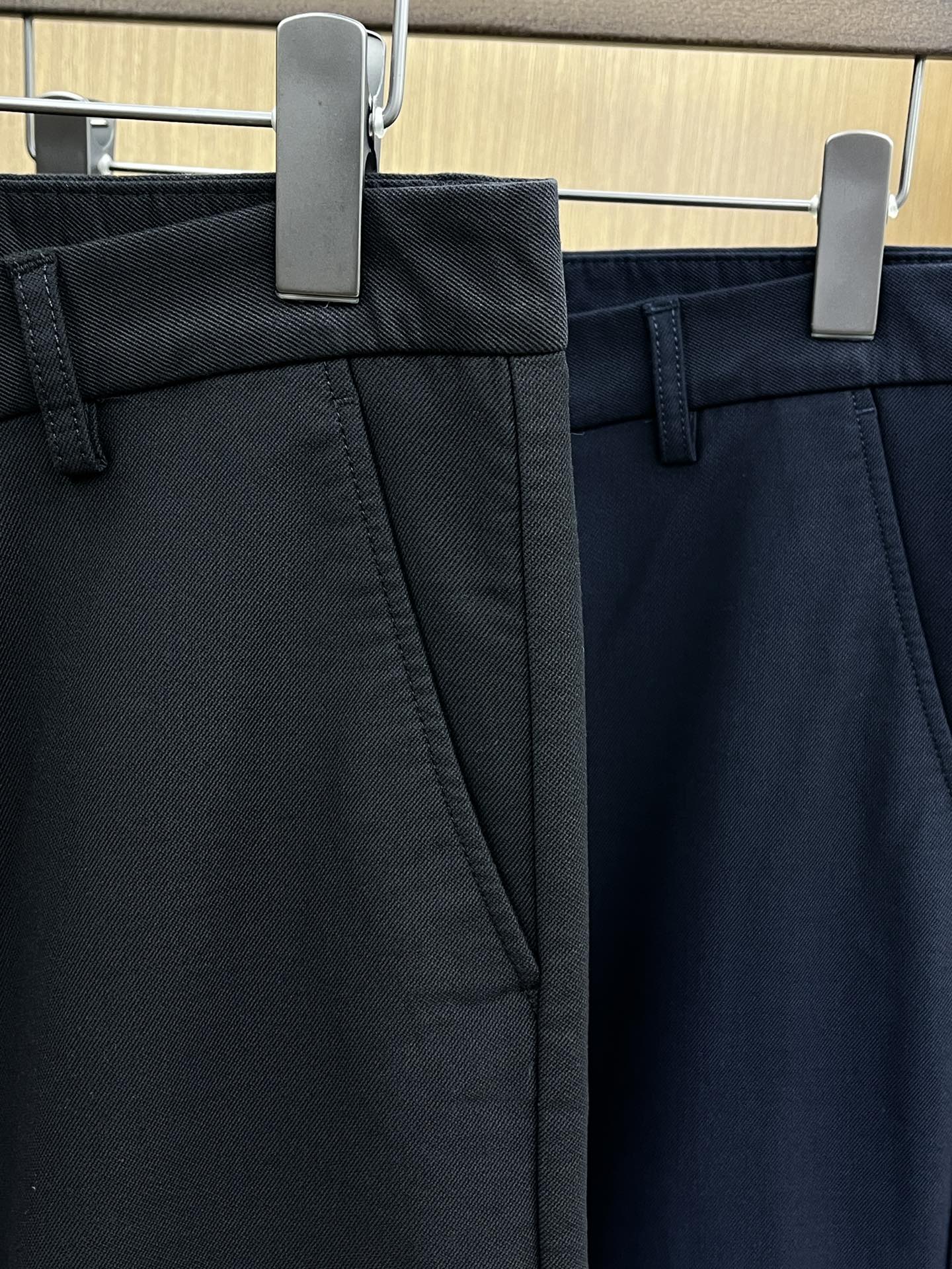 秋冬 Guc 🔥🔥ss秋冬新品，官网同步有售，男士高端商务休闲西裤，高端进口面料，带弹力，后面采用硅胶字