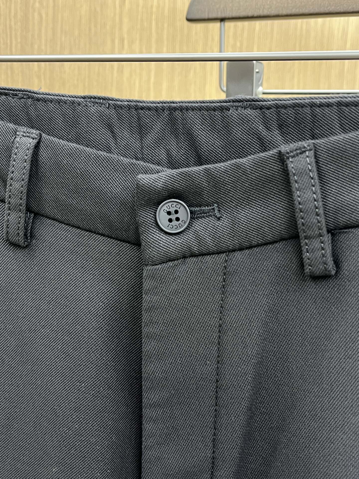 秋冬 Guc 🔥🔥ss秋冬新品，官网同步有售，男士高端商务休闲西裤，高端进口面料，带弹力，后面采用硅胶字