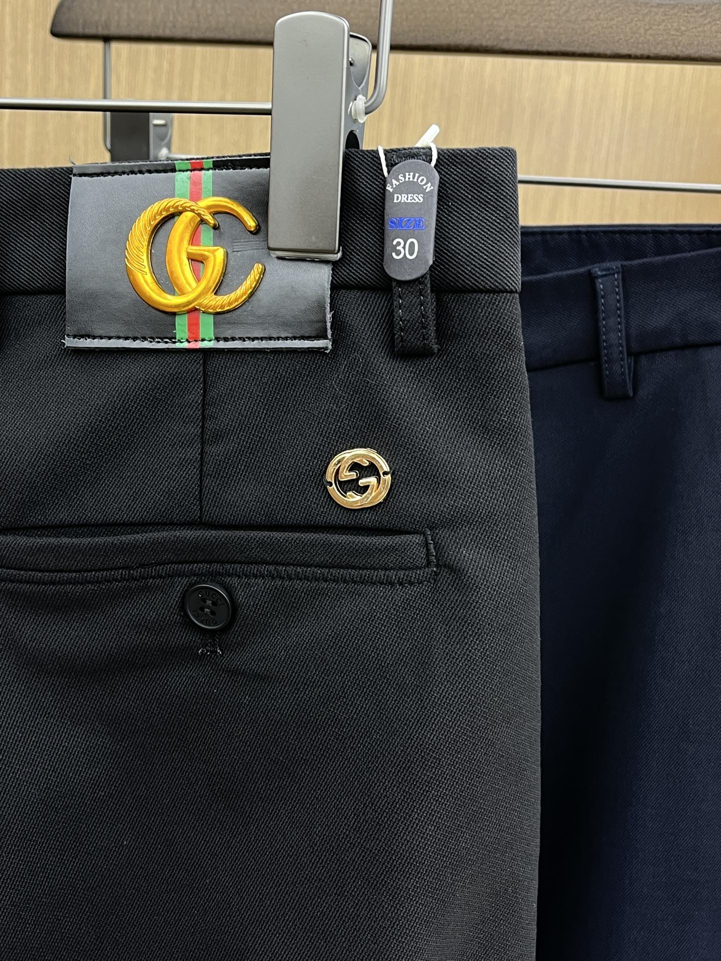 秋冬 Guc 🔥🔥ss秋冬新品，官网同步有售，男士高端商务休闲西裤，高端进口面料，带弹力，后面采用硅胶字