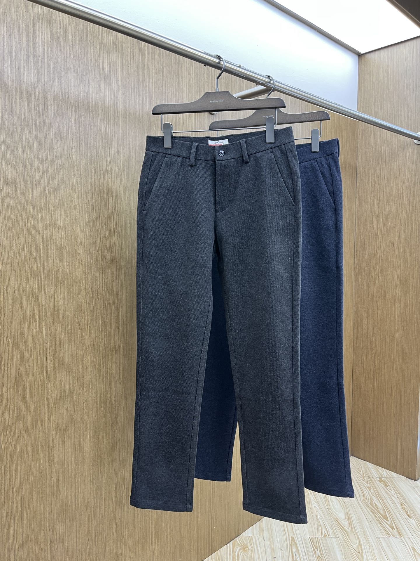 秋冬 PD 🔥🔥ss秋冬新品，官网同步有售，男士高端商务休闲西裤，高端进口面料，带弹力，后面采用硅胶字母