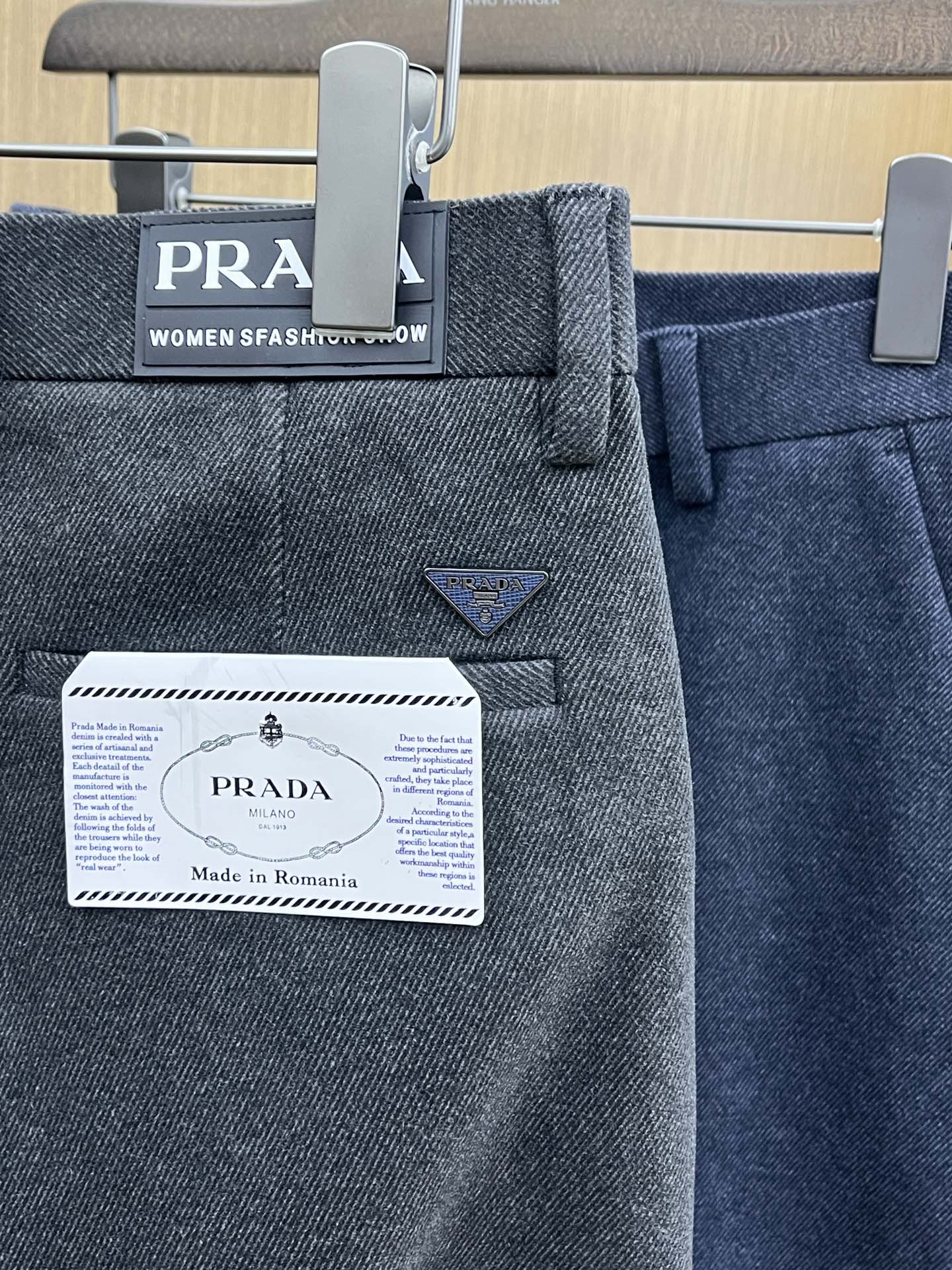 秋冬 PD 🔥🔥ss秋冬新品，官网同步有售，男士高端商务休闲西裤，高端进口面料，带弹力，后面采用硅胶字母