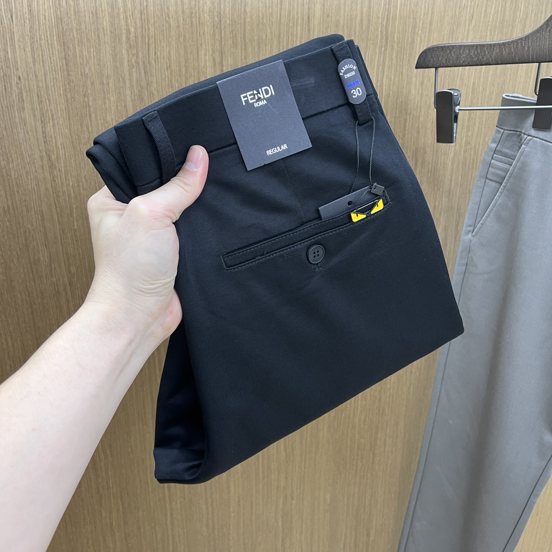 秋冬 FD 🔥🔥ss秋冬新品，官网同步有售，男士高端商务休闲西裤，高端进口面料，带弹力，后面采用硅胶字母