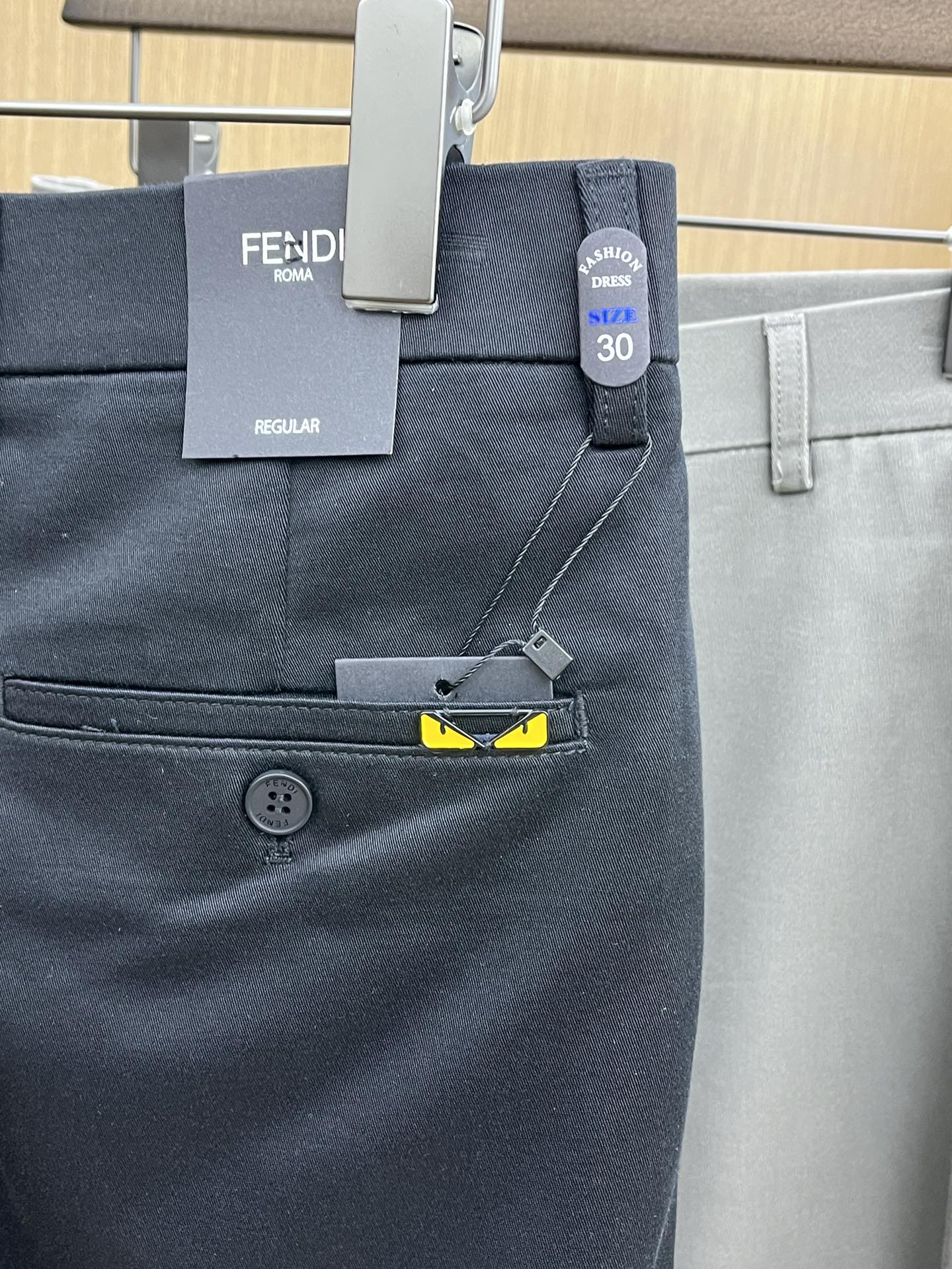 秋冬 FD 🔥🔥ss秋冬新品，官网同步有售，男士高端商务休闲西裤，高端进口面料，带弹力，后面采用硅胶字母